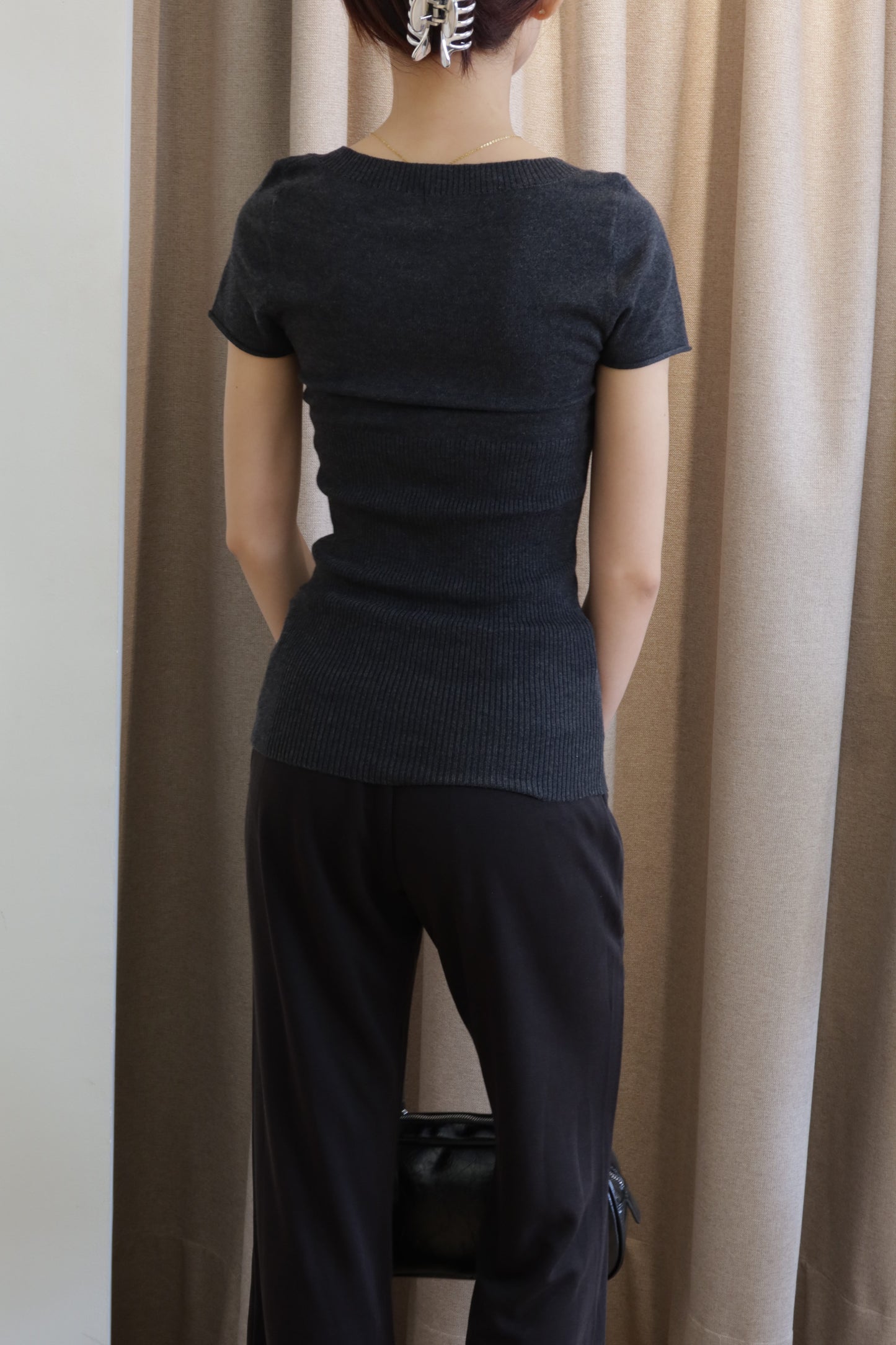 Knitted 2 buttoned SS top
