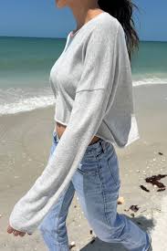 BRANDY MELVILLE Cameron Cropped Sweater- LIGHT GRAY