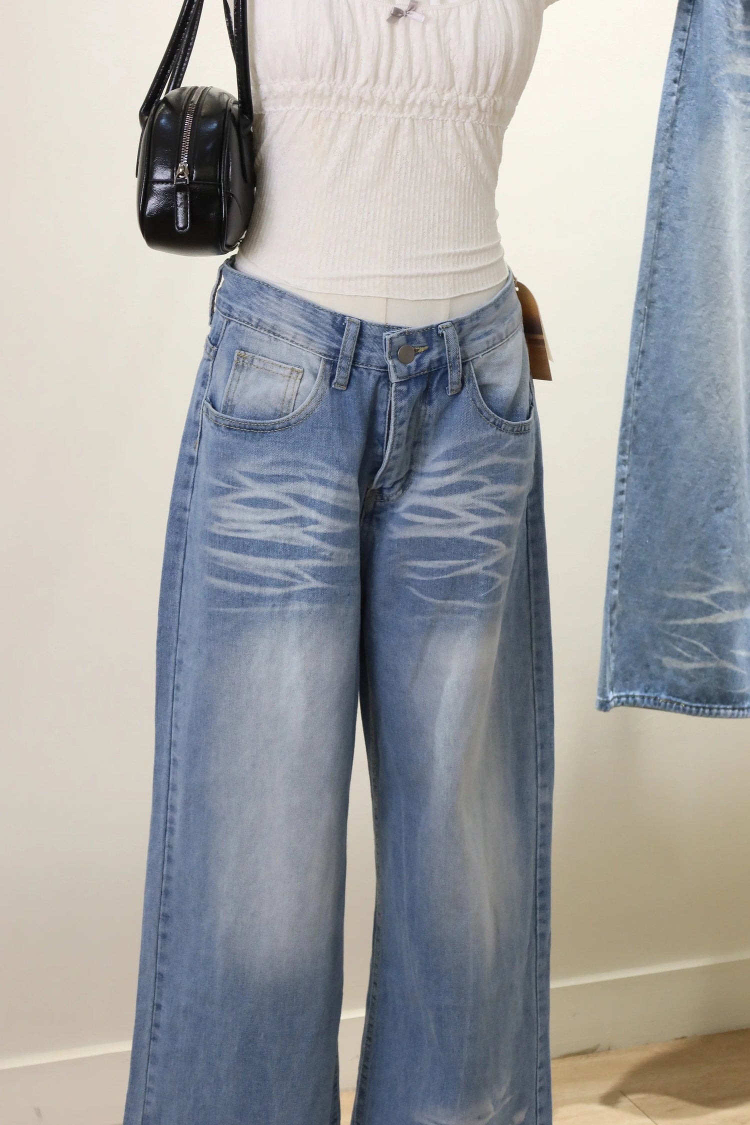 WOMEN'S JEANS