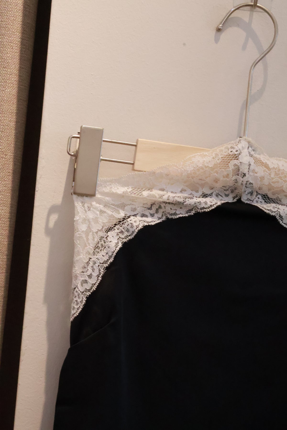 CIAO HALTER LACE TOP