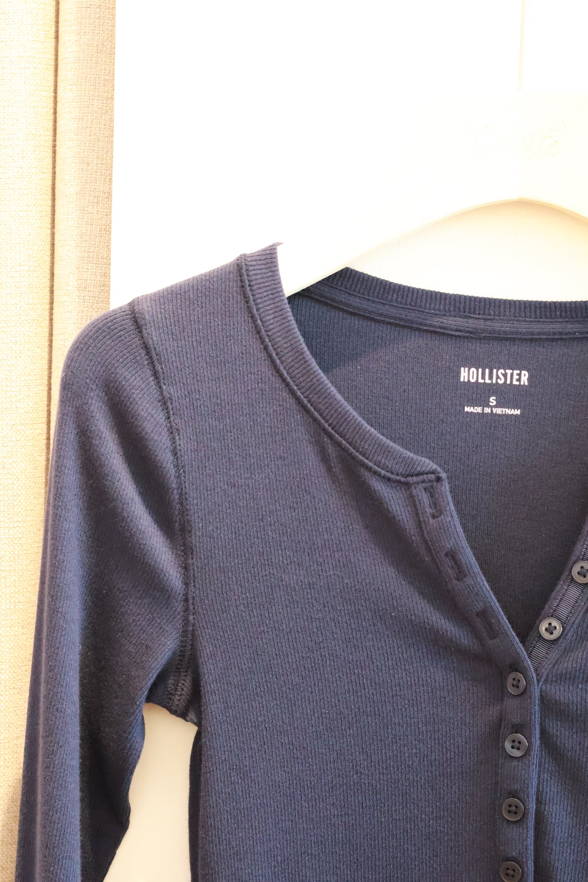 HOLLISTER Long Sleeve Seagull Graphic Fitted Top