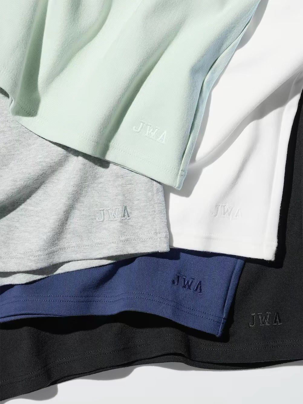 UNIQLO JWA BABY TEE