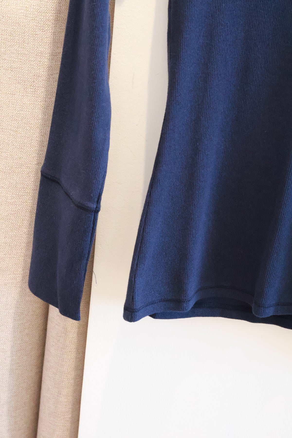 HOLLISTER Long Sleeve Seagull Graphic Fitted Top
