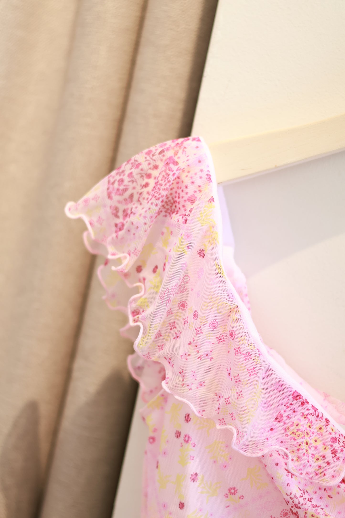 VICTORIA’S SECRET Pink Floral Lace Top
