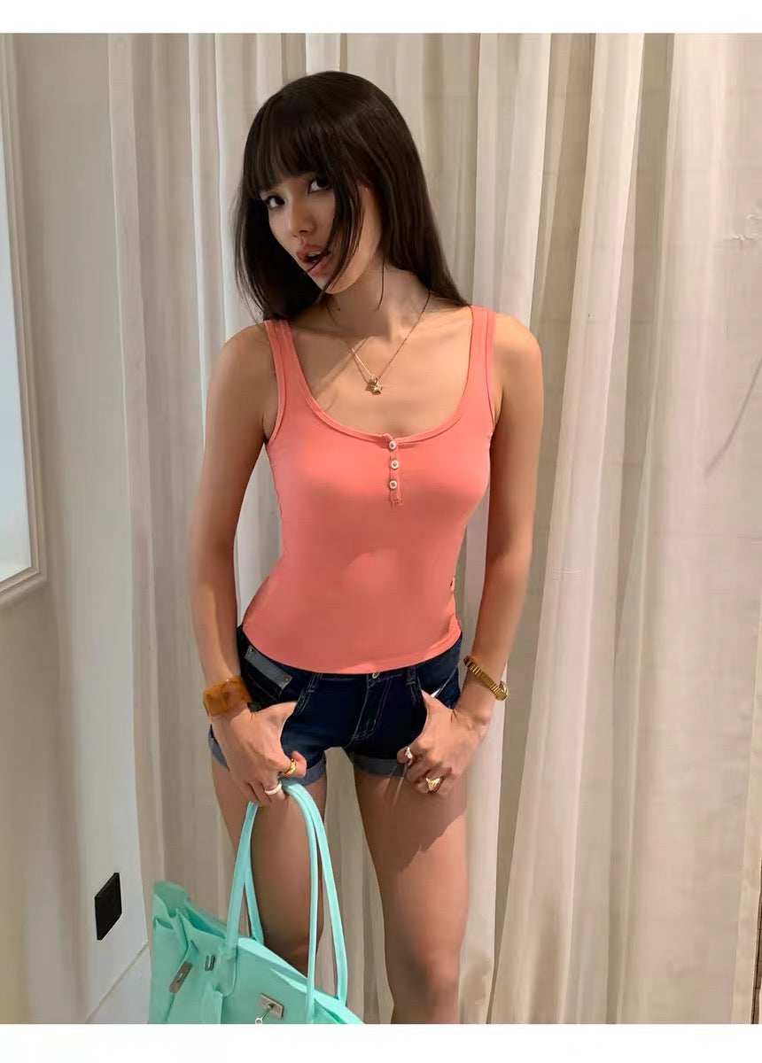 Aud Button Tank