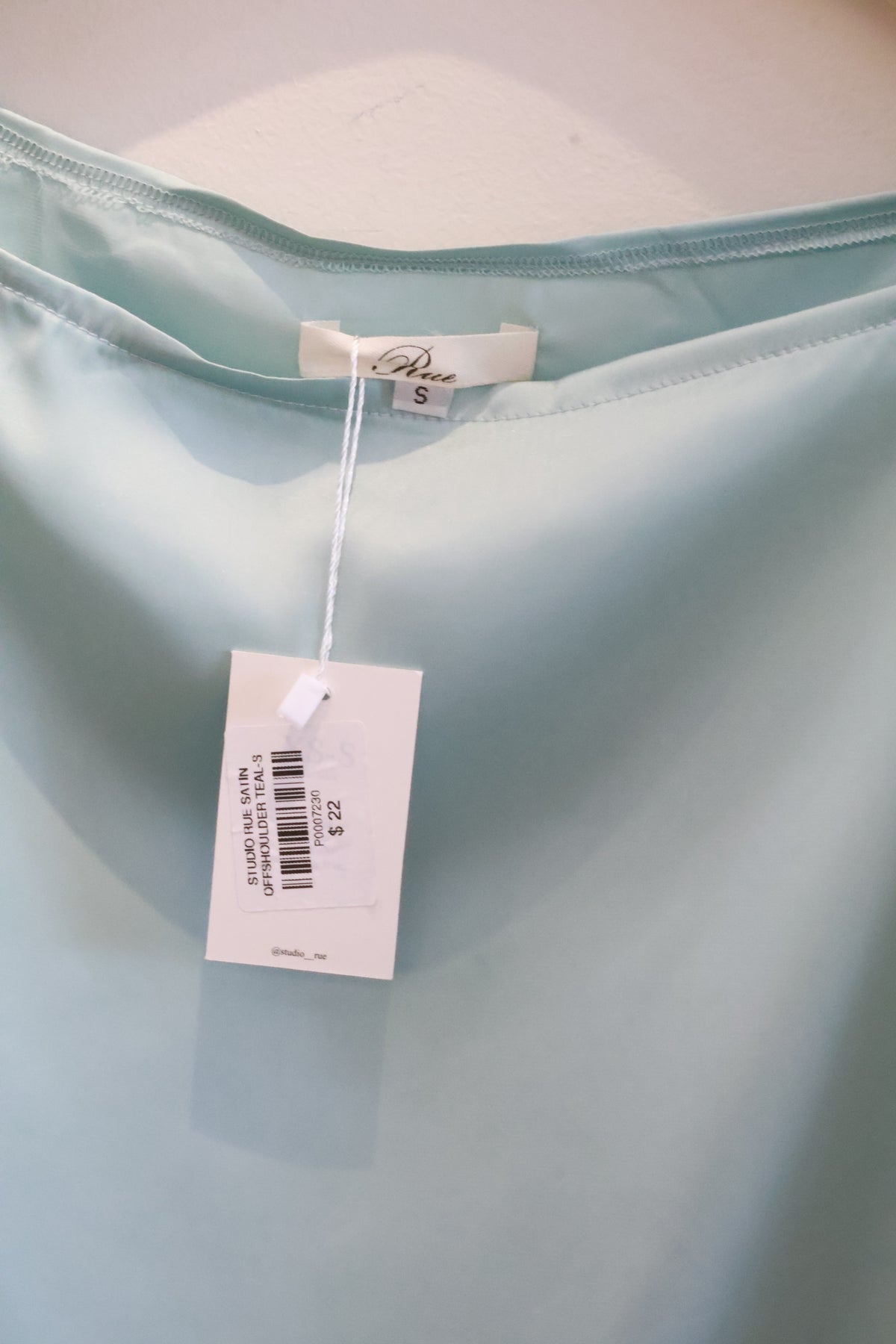 STUDIO RUE SATIN OFFSHOULDER