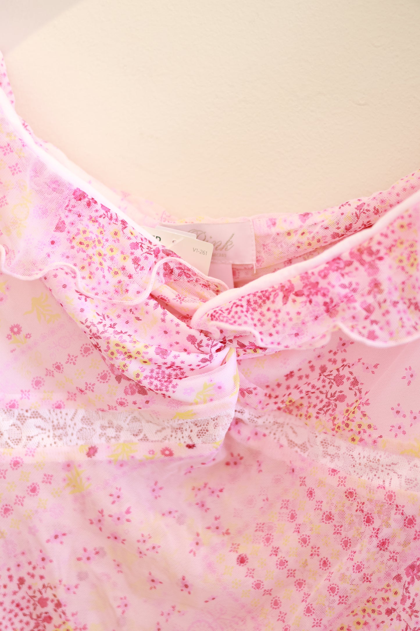 VICTORIA’S SECRET Pink Floral Lace Top