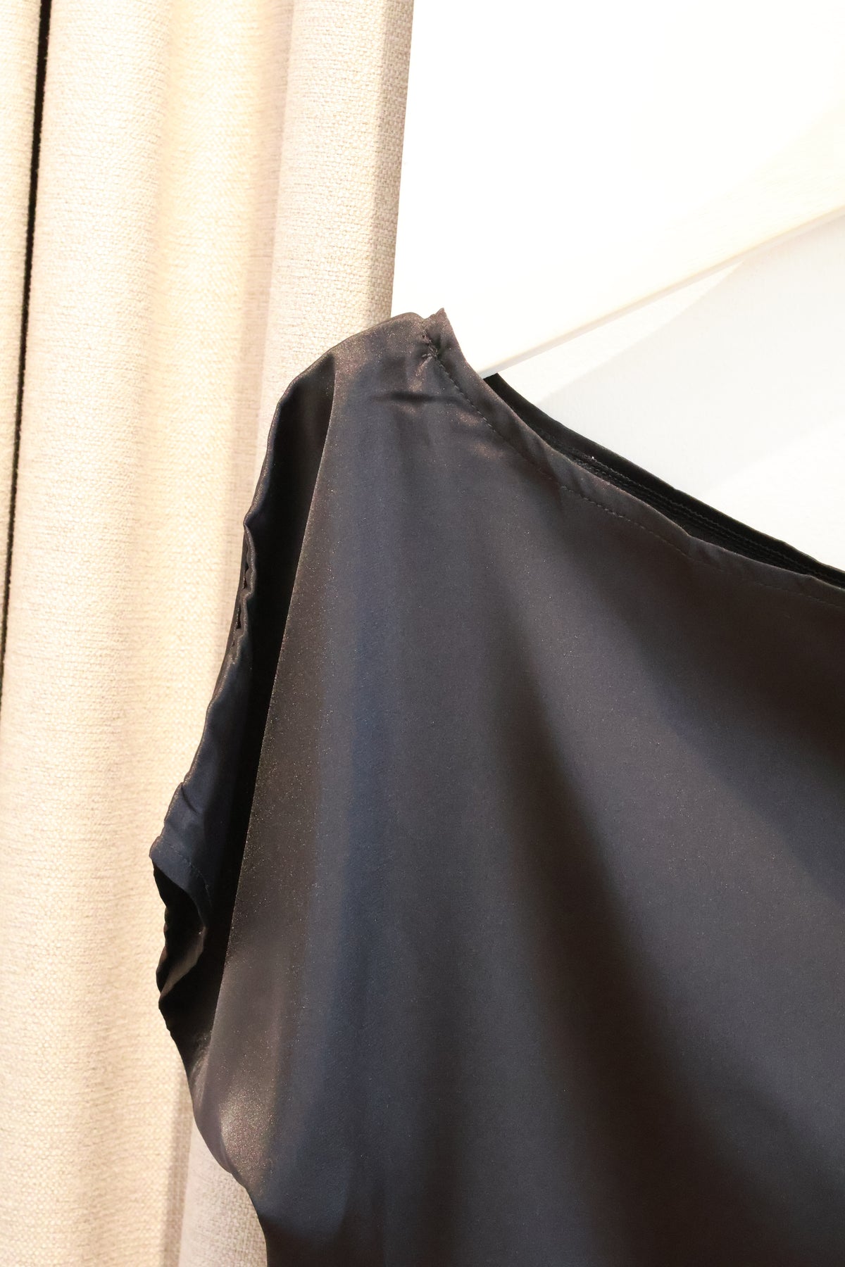 STUDIO RUE SATIN OFFSHOULDER
