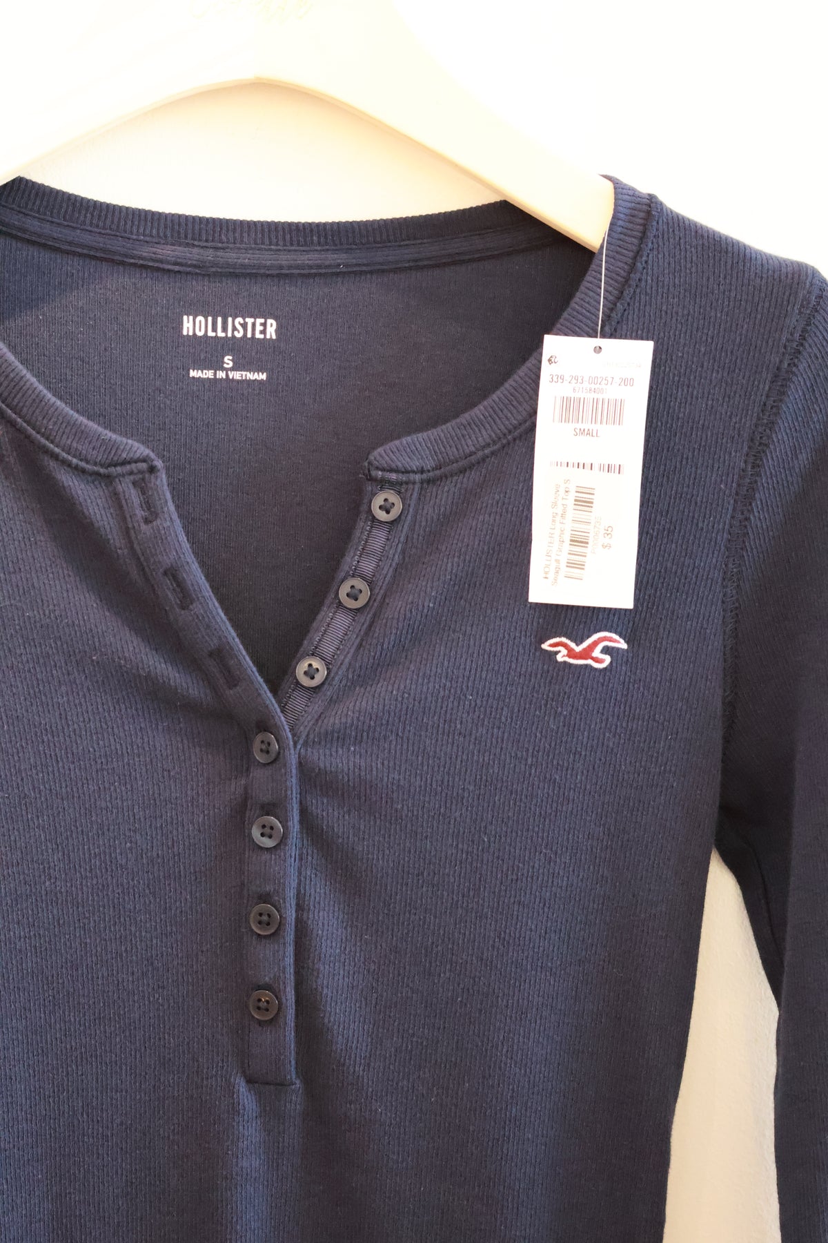 HOLLISTER Long Sleeve Seagull Graphic Fitted Top