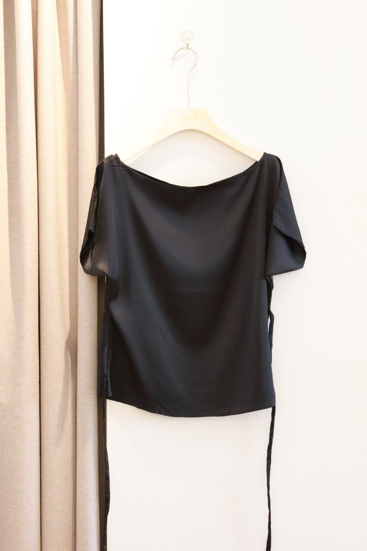 STUDIO RUE SATIN OFFSHOULDER