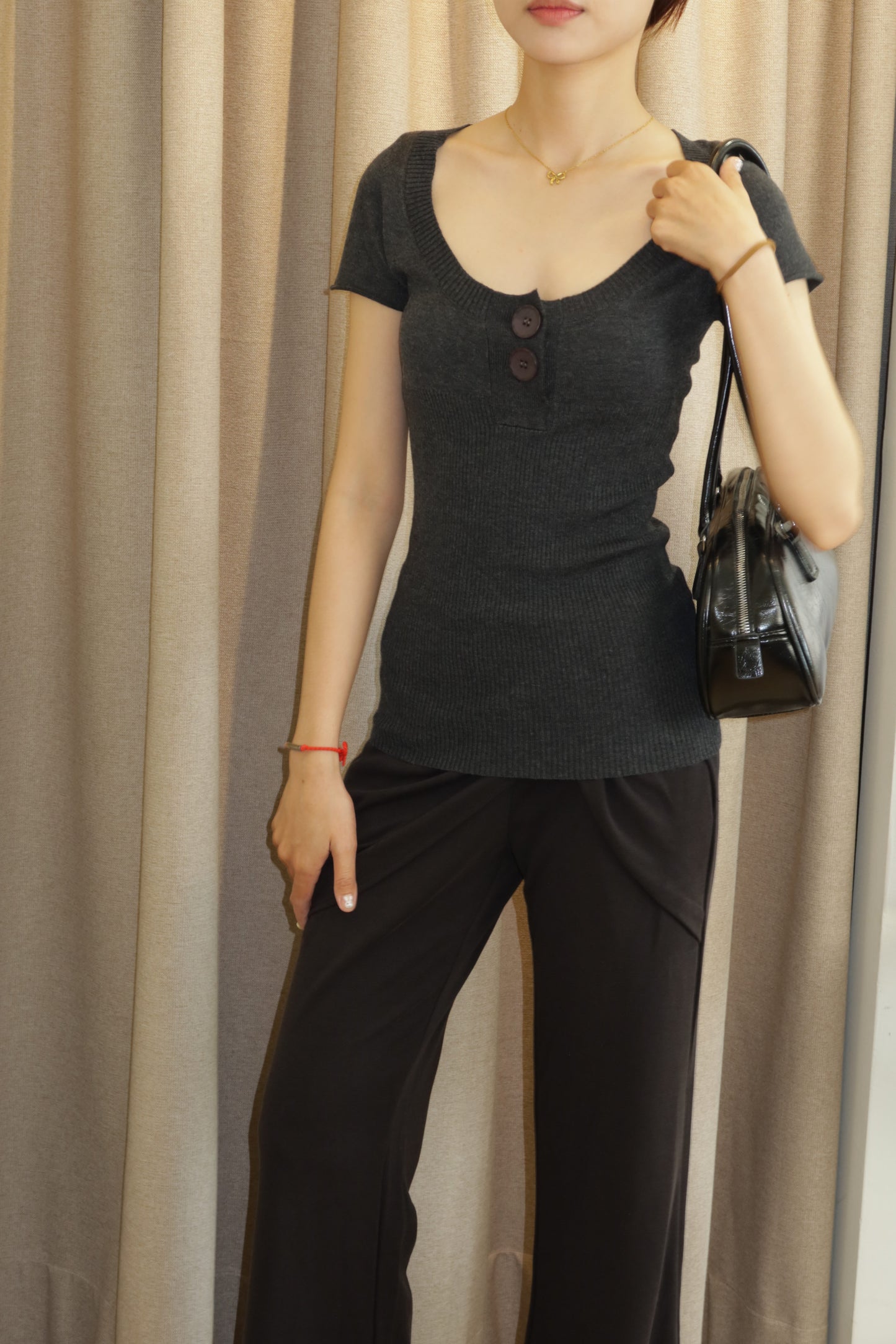 Knitted 2 buttoned SS top