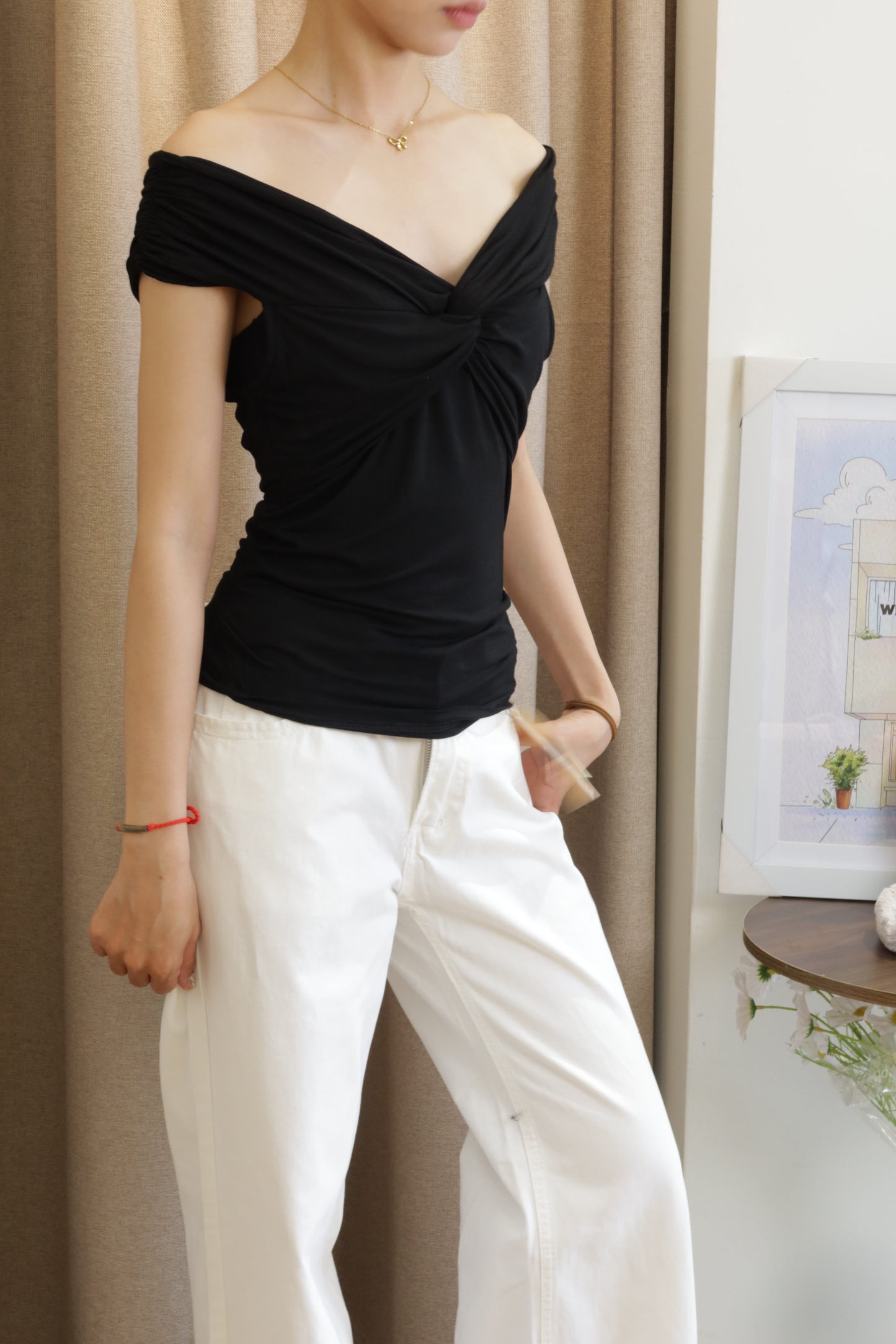 J26 off shoulder