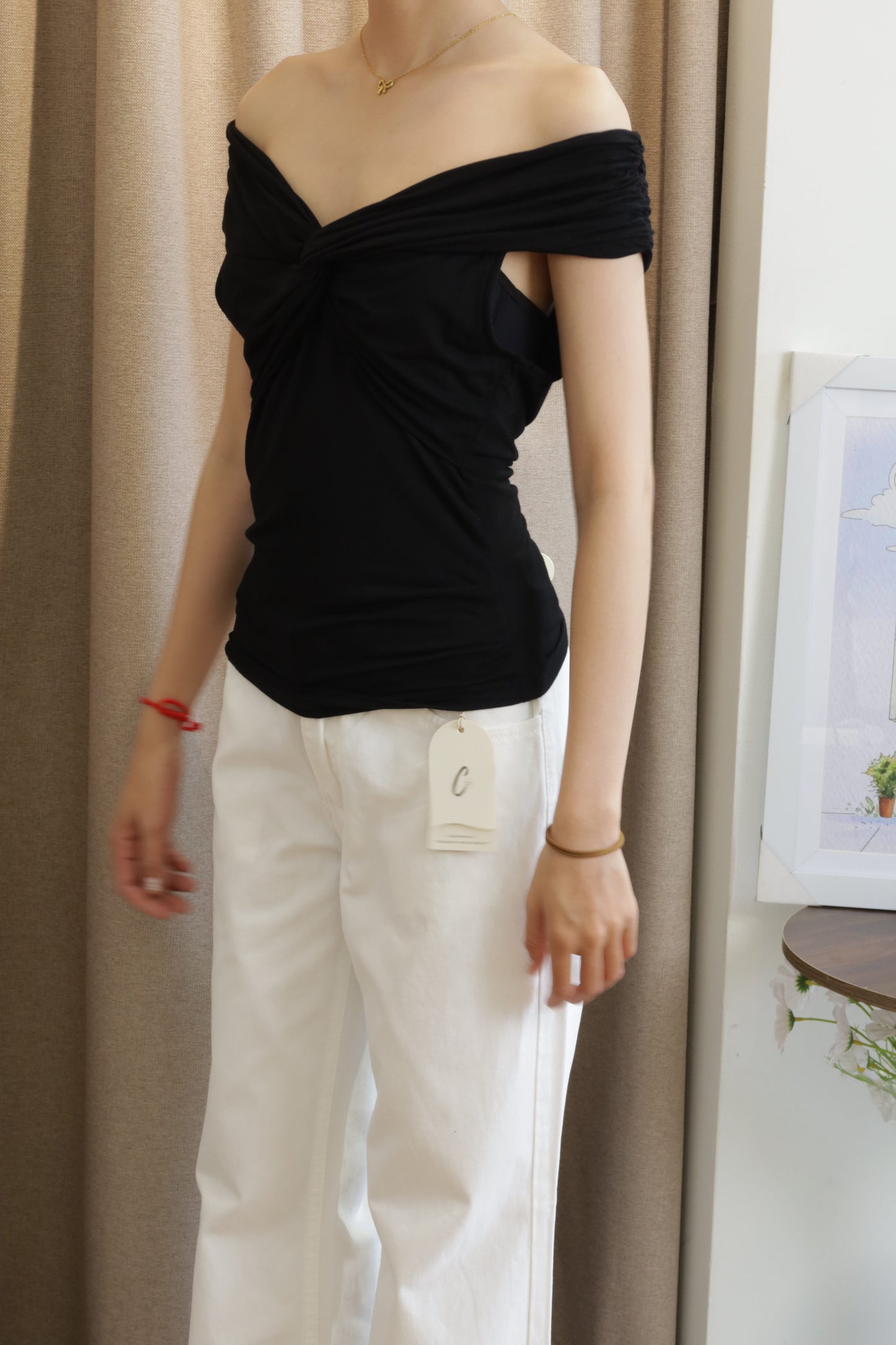 J26 off shoulder