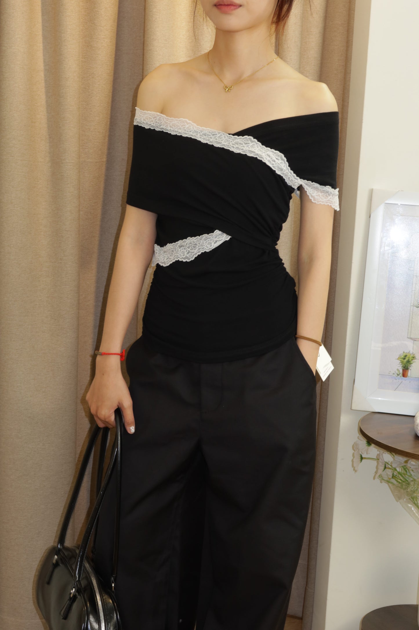 Lace accent black OS top