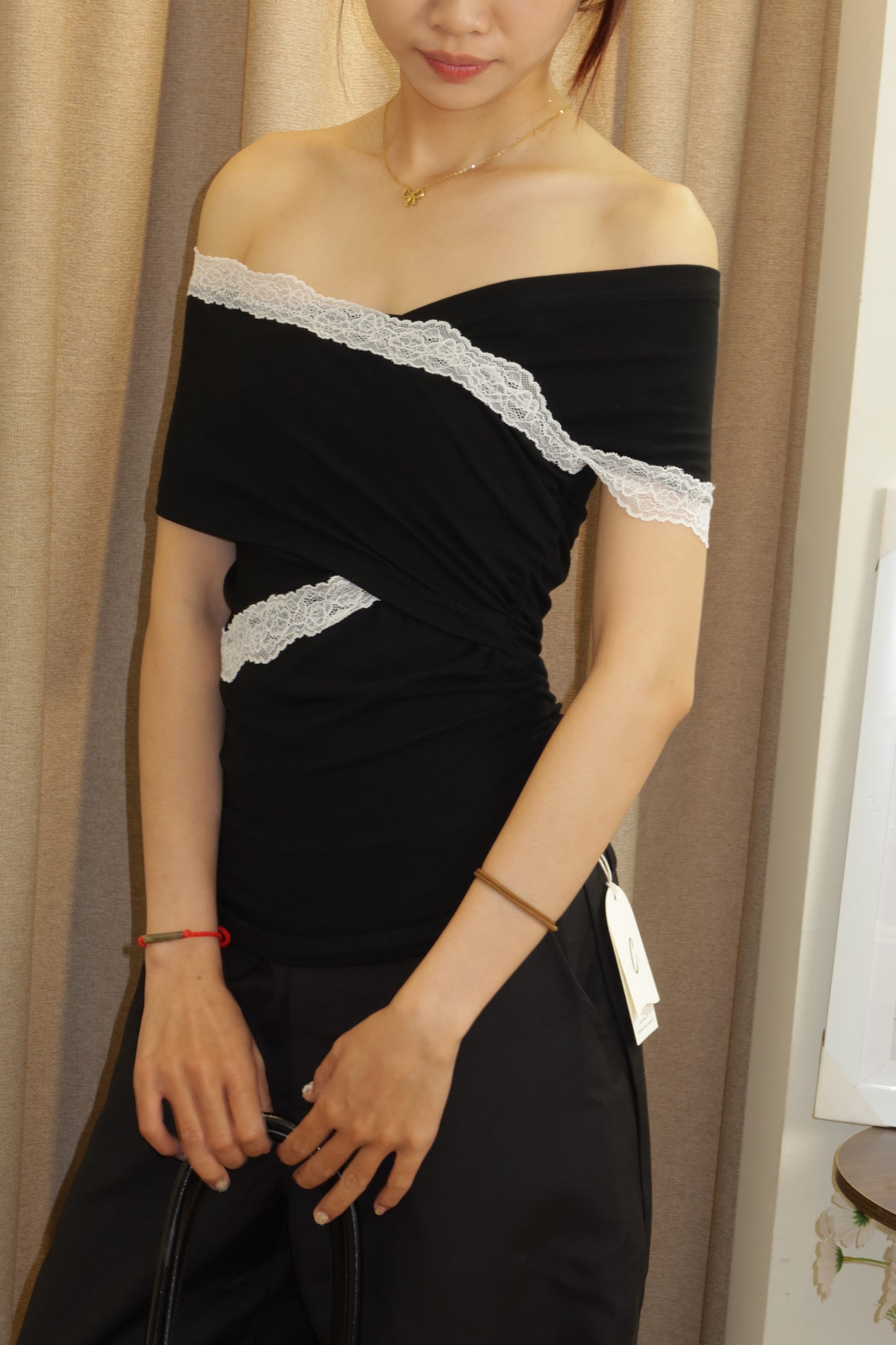 Lace accent black OS top