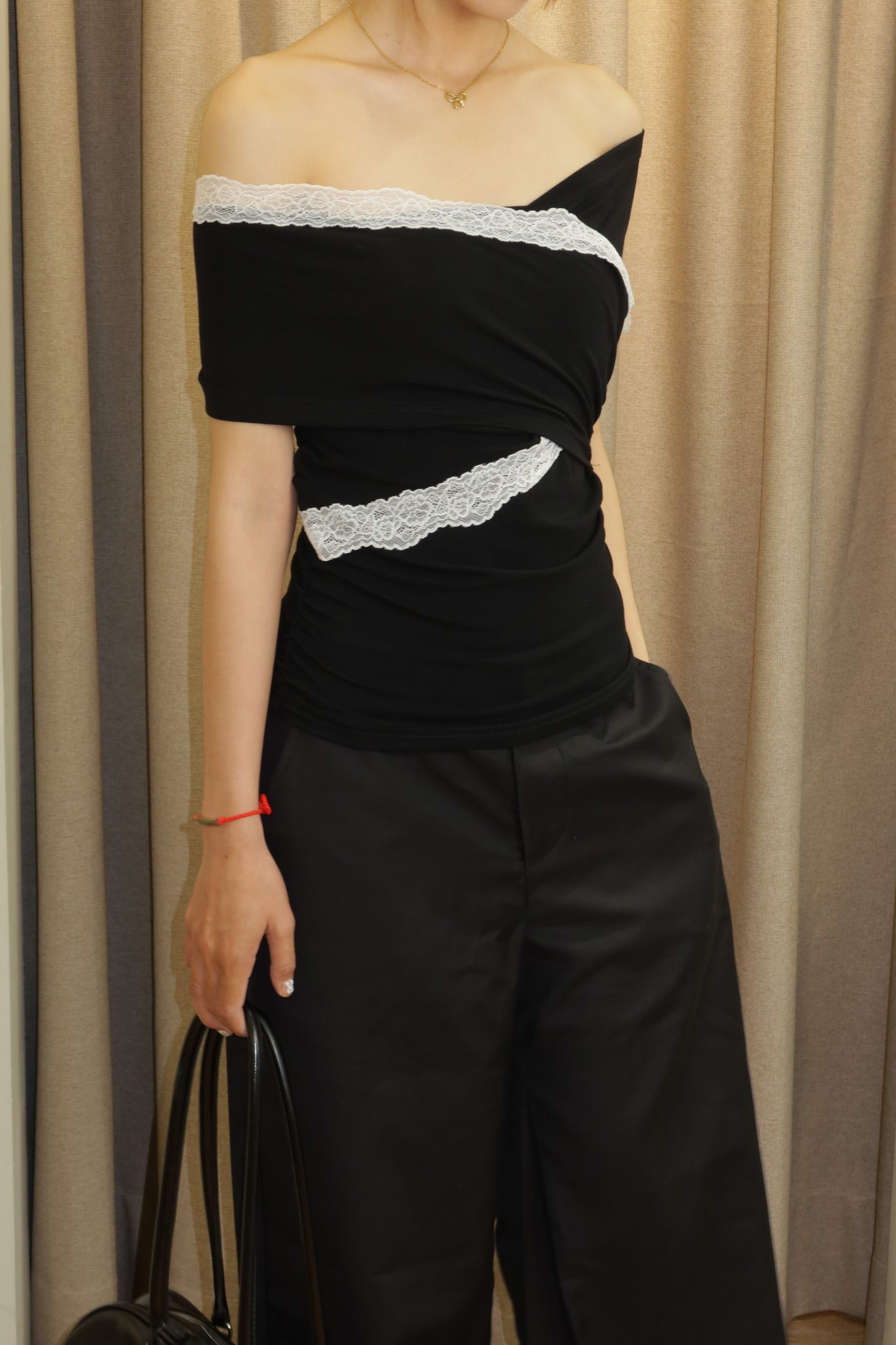 Lace accent black OS top