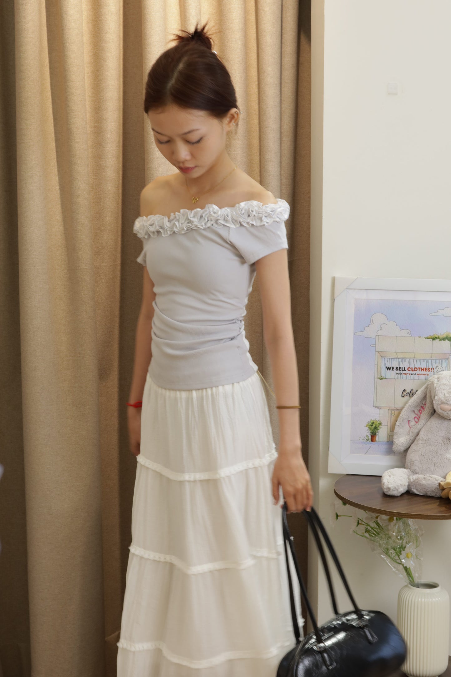 Blue flower round detail top