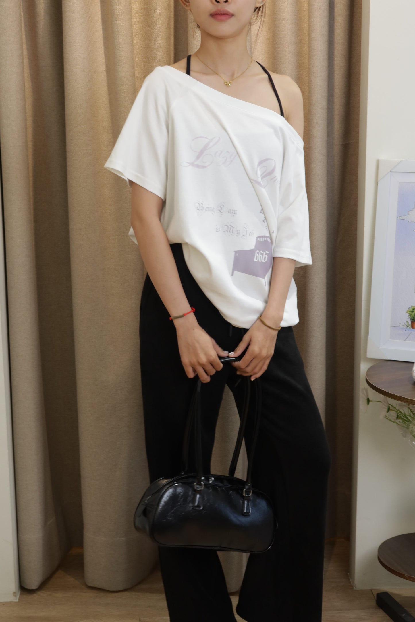 Lazy queen Half shoulder tee
