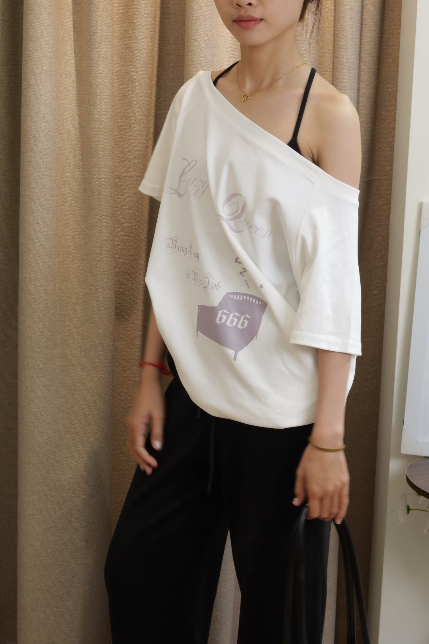 Lazy queen Half shoulder tee