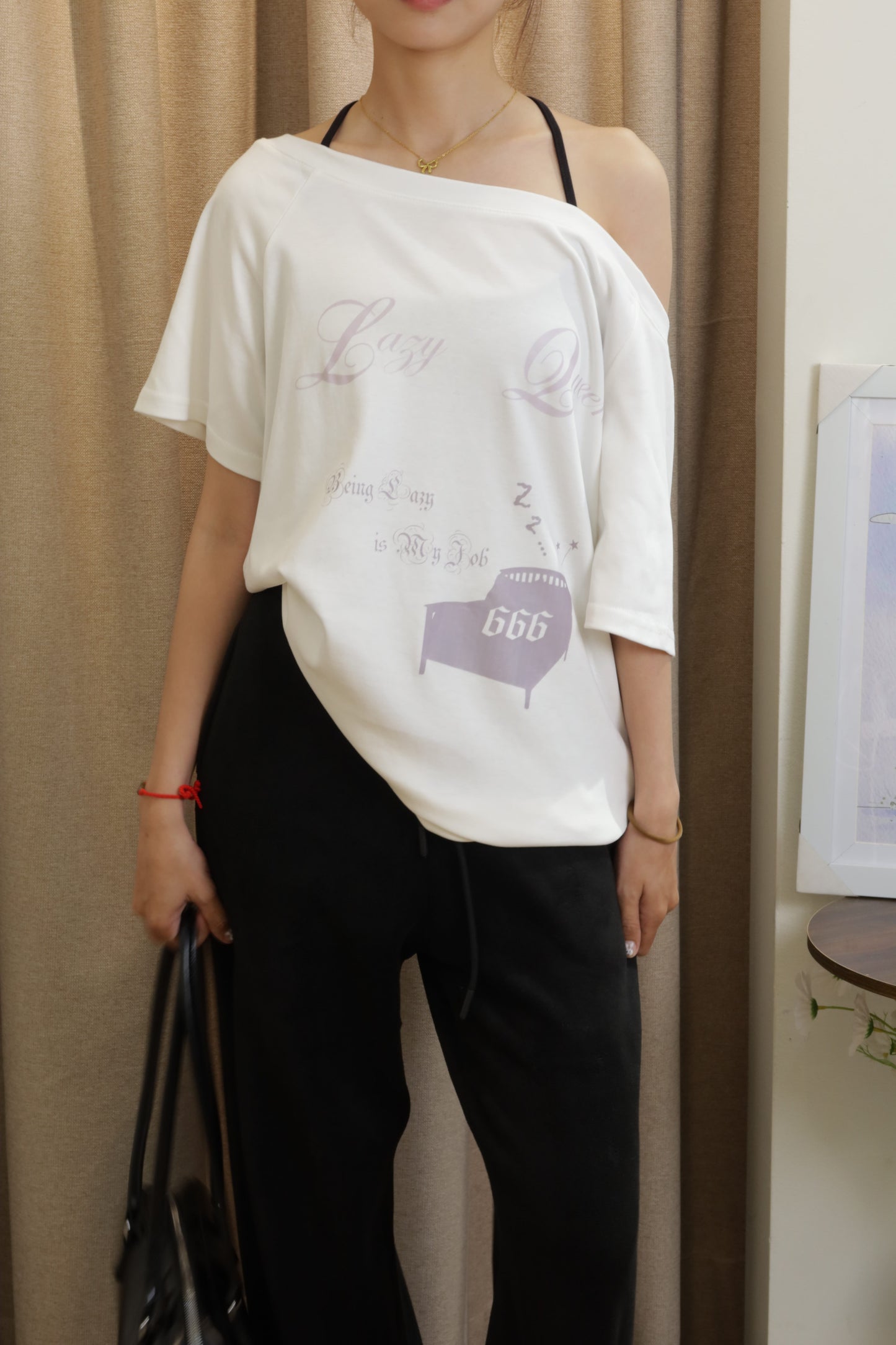 Lazy queen Half shoulder tee