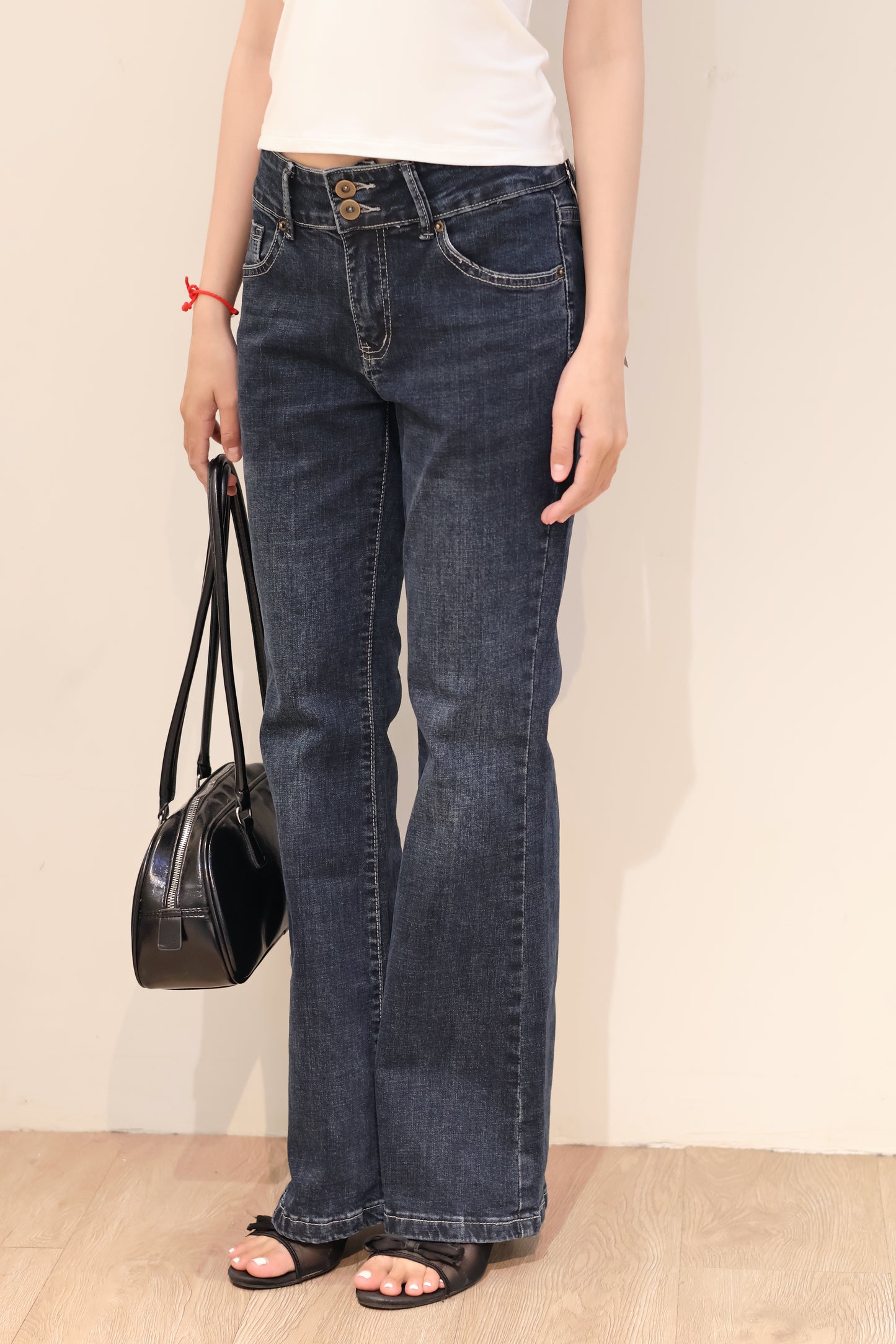 STRAIGHT LEG LOW RISE DOUBLE BUTTONED JEANS