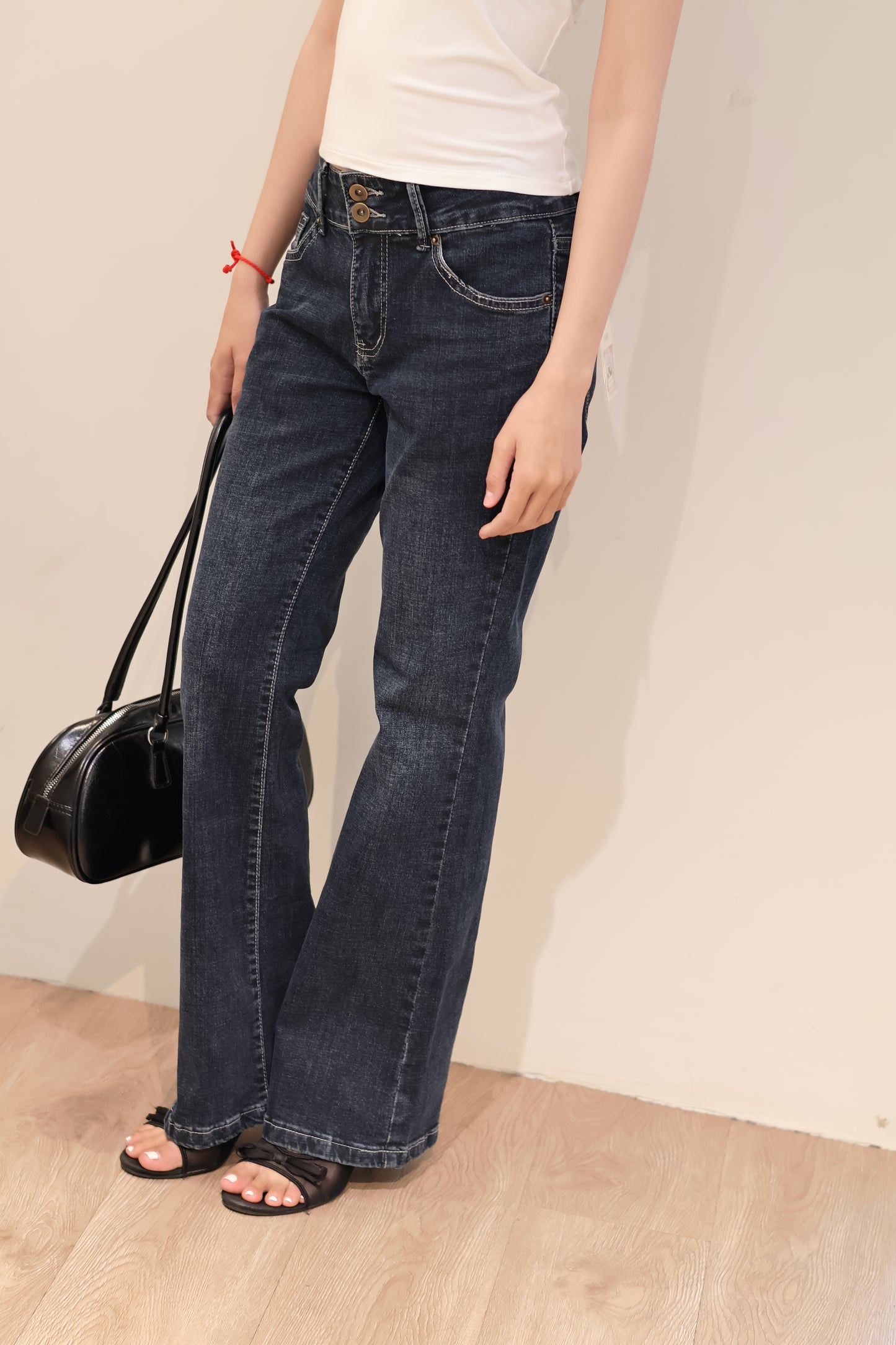 STRAIGHT LEG LOW RISE DOUBLE BUTTONED JEANS