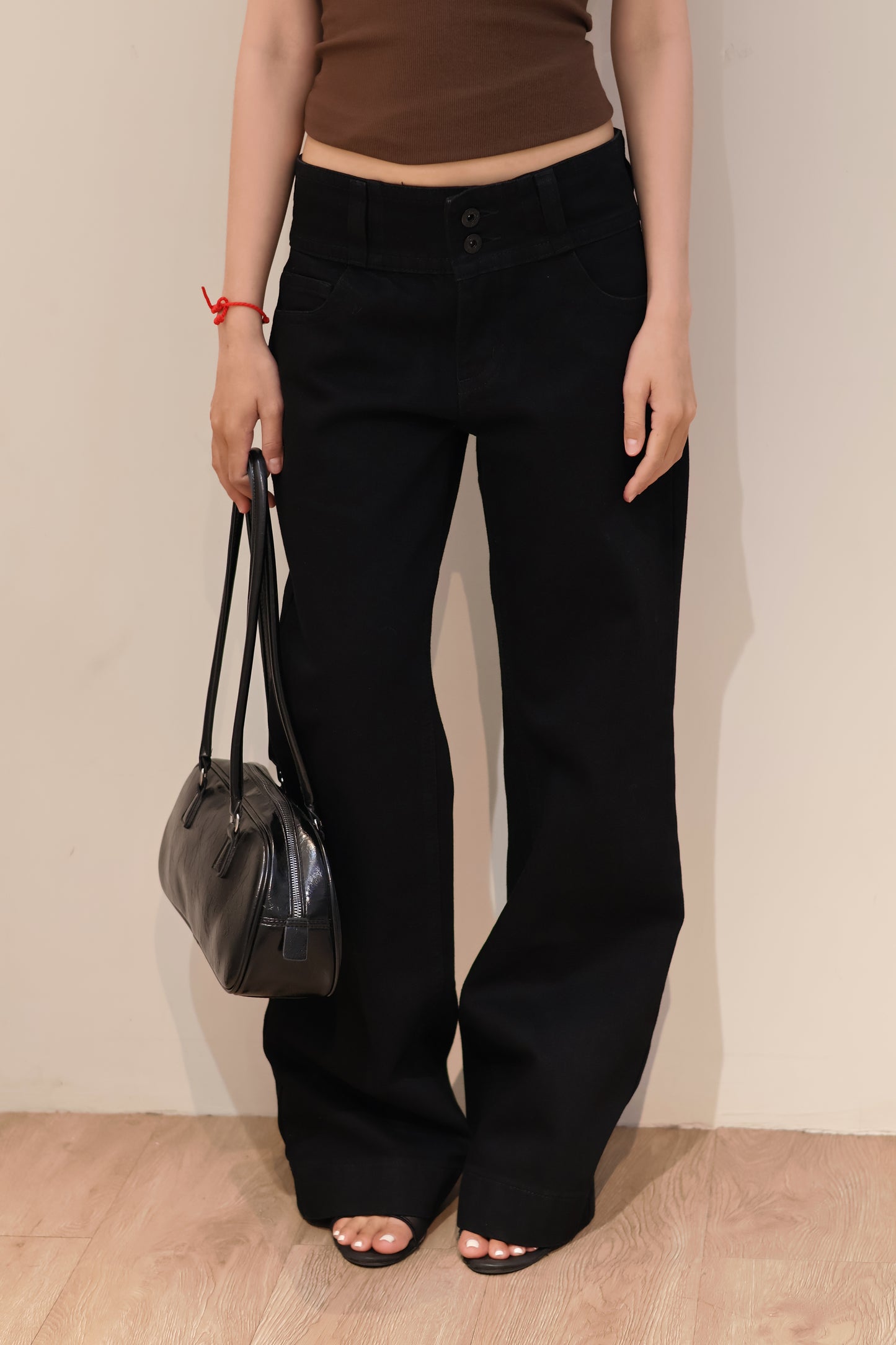 DOUBLE BUTTONED MID RISE CARGO JEANS