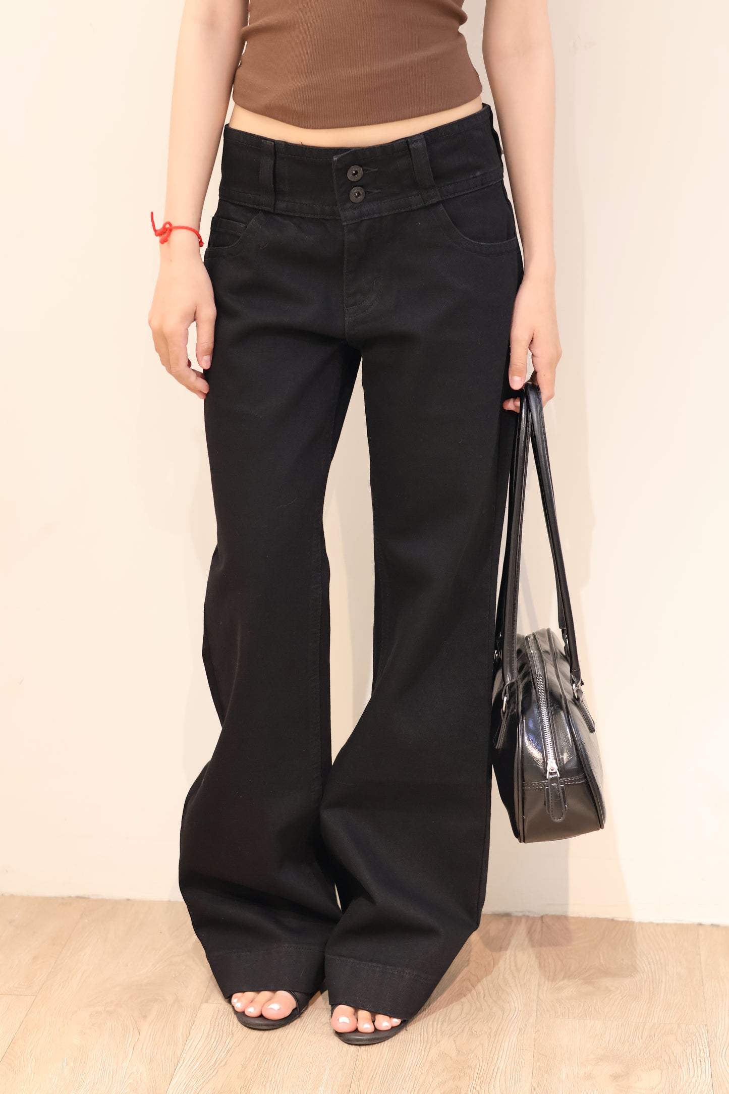 DOUBLE BUTTONED MID RISE CARGO JEANS