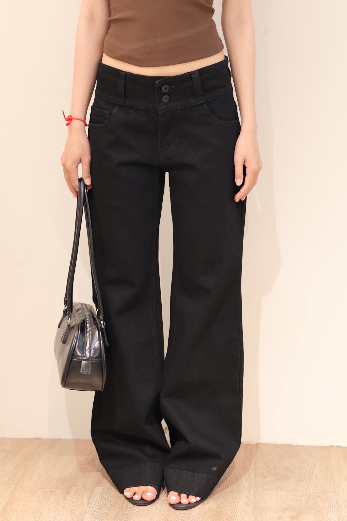 DOUBLE BUTTONED MID RISE CARGO JEANS