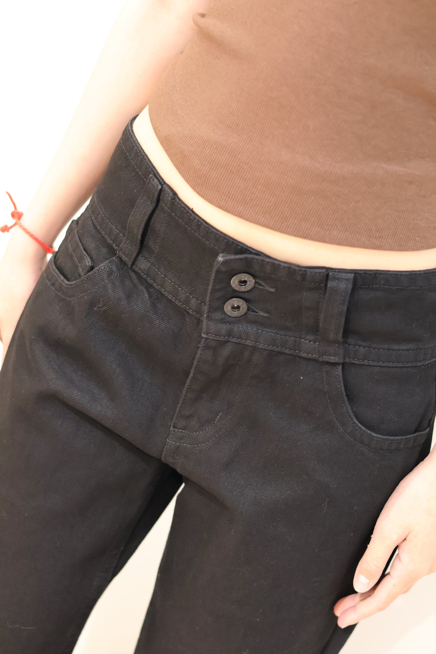DOUBLE BUTTONED MID RISE CARGO JEANS