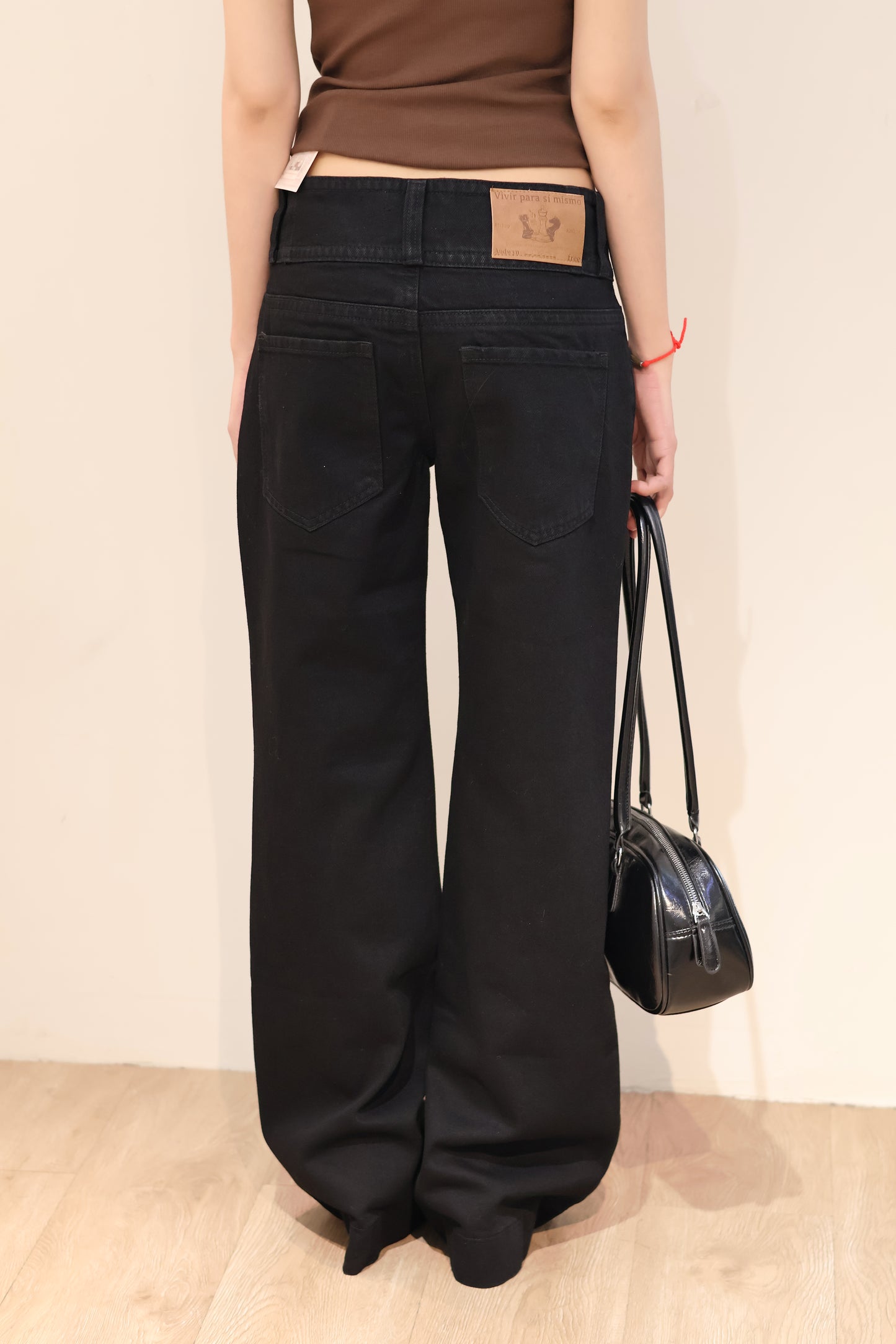 DOUBLE BUTTONED MID RISE CARGO JEANS