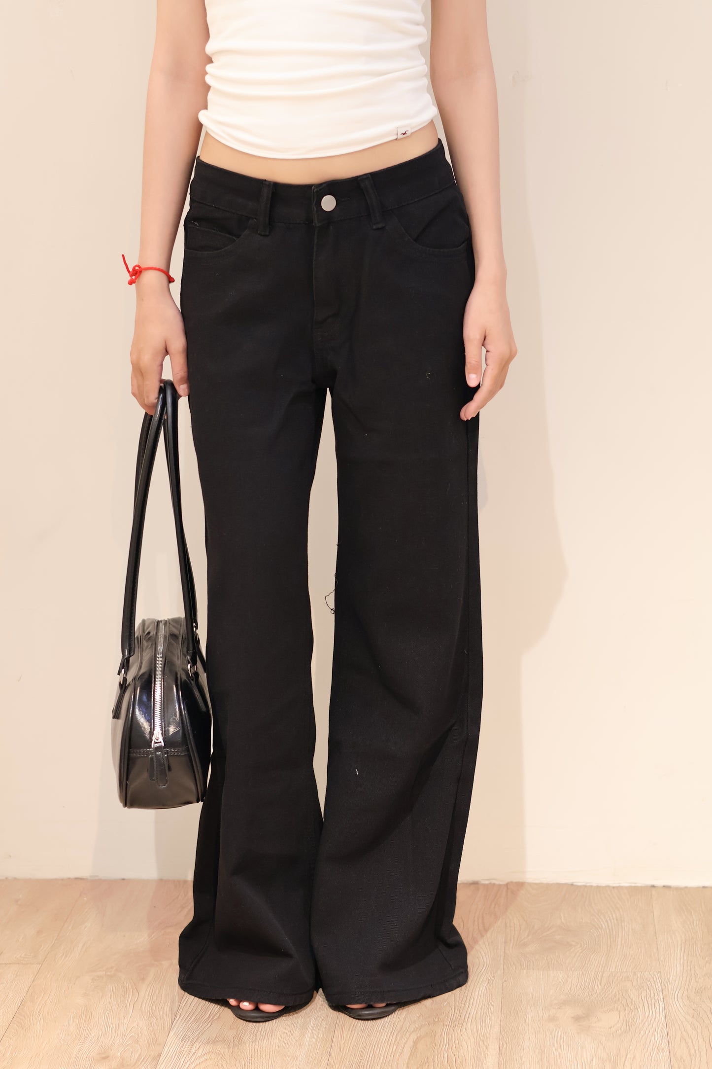 BLACK DENIM MID RISE JEANS