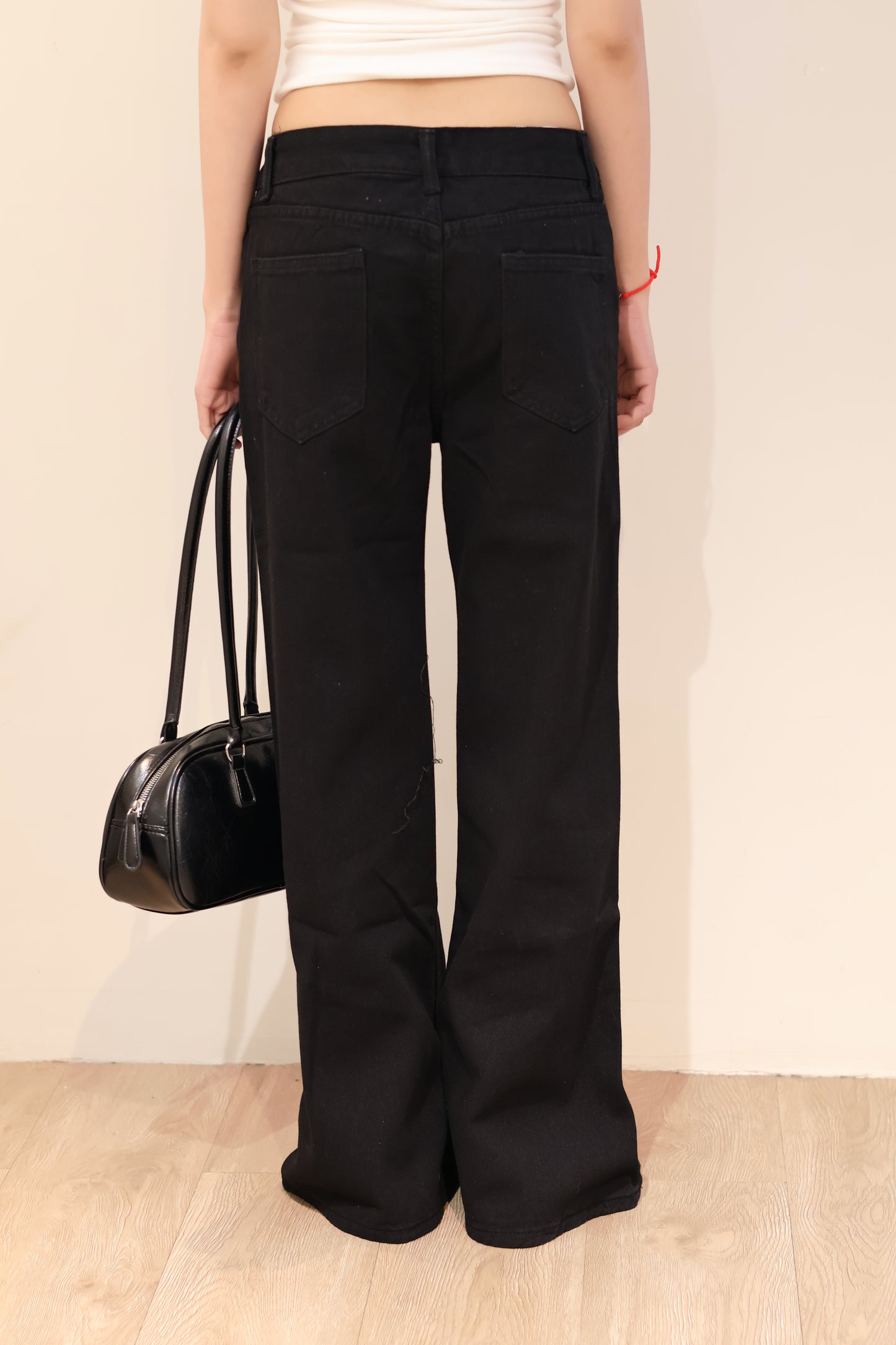 BLACK DENIM MID RISE JEANS
