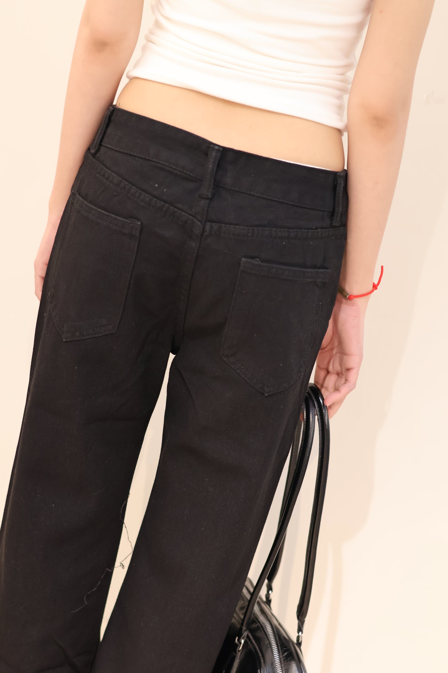 BLACK DENIM MID RISE JEANS
