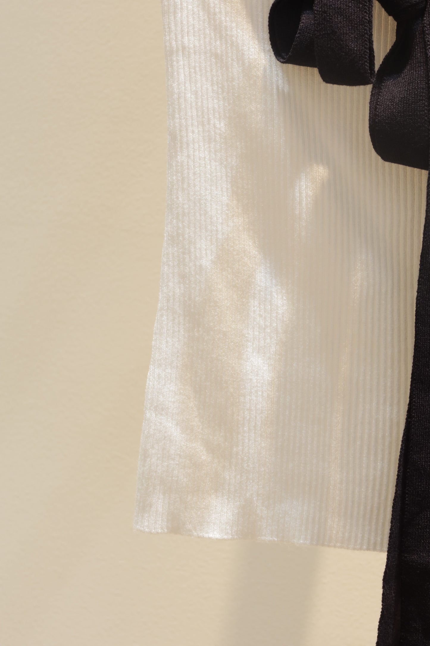 Knitted neck tie top