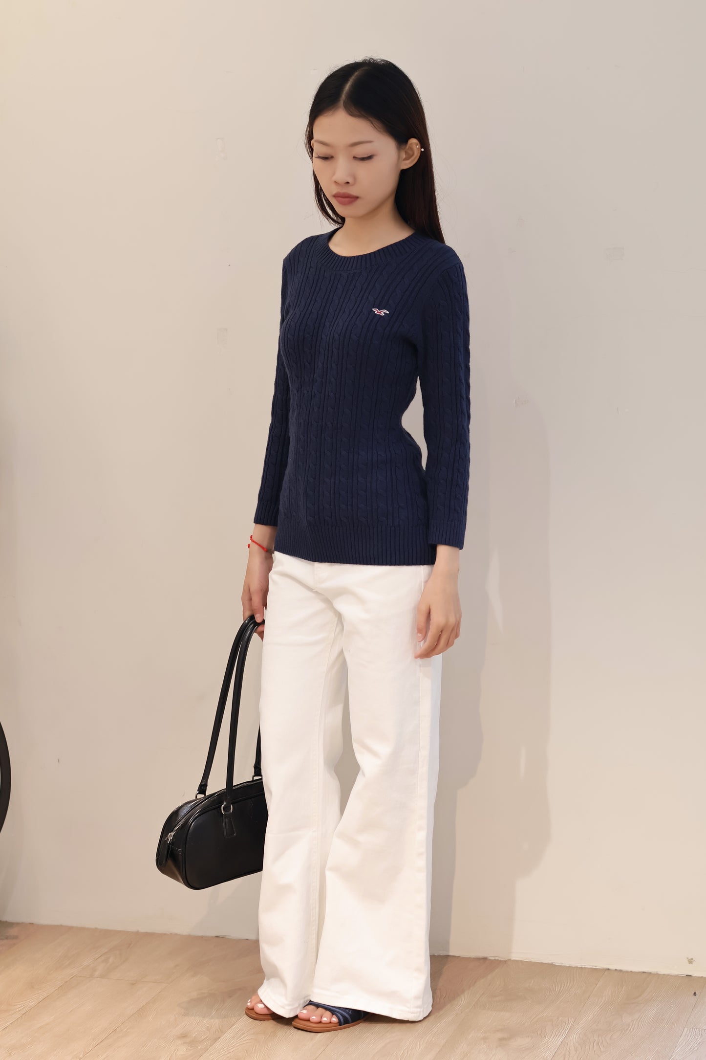 HOLLISTER OLAIN ROUND BECK SWEATER