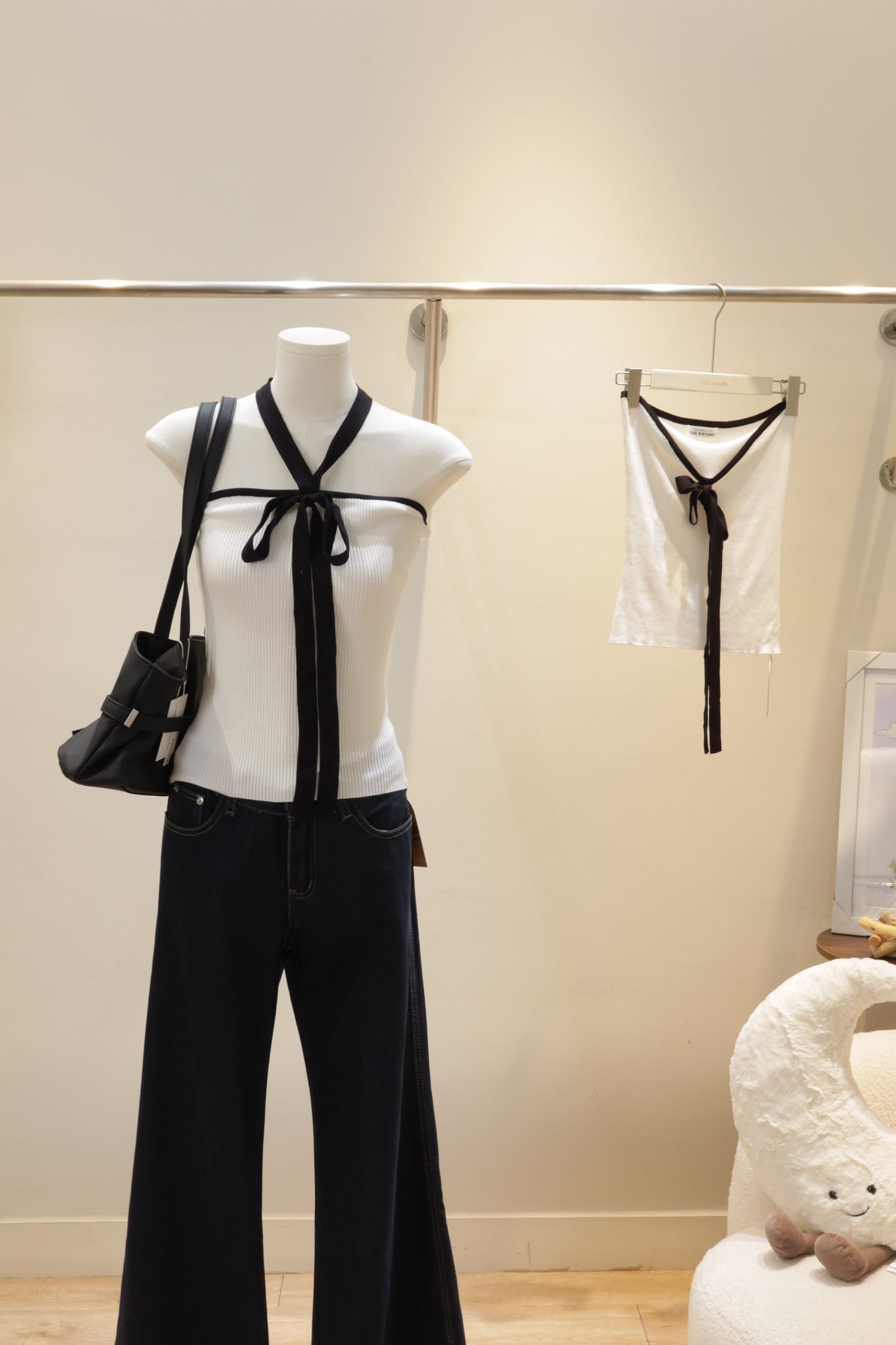 Knitted neck tie top