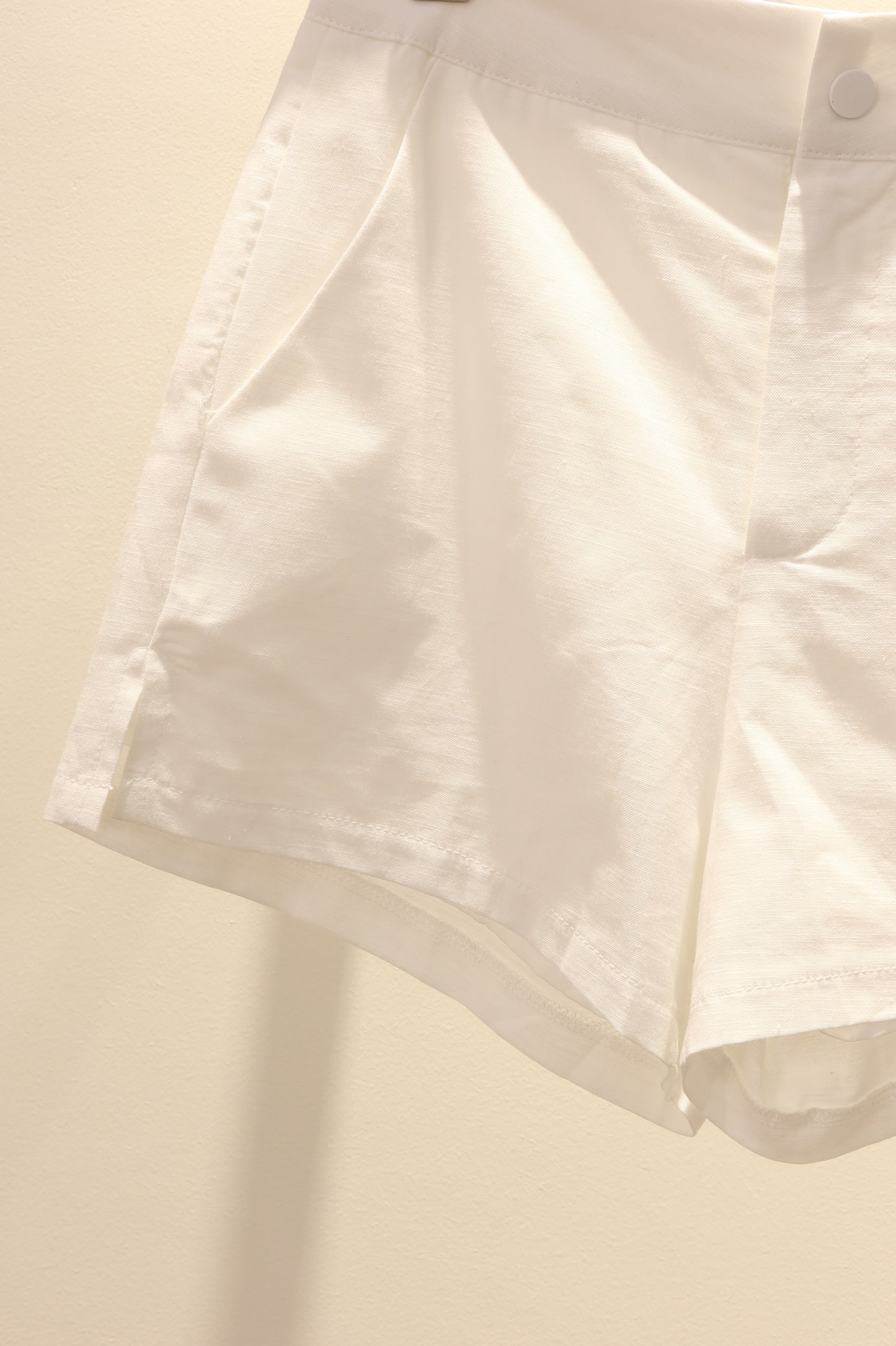 WHITE LINEN SHORTS
