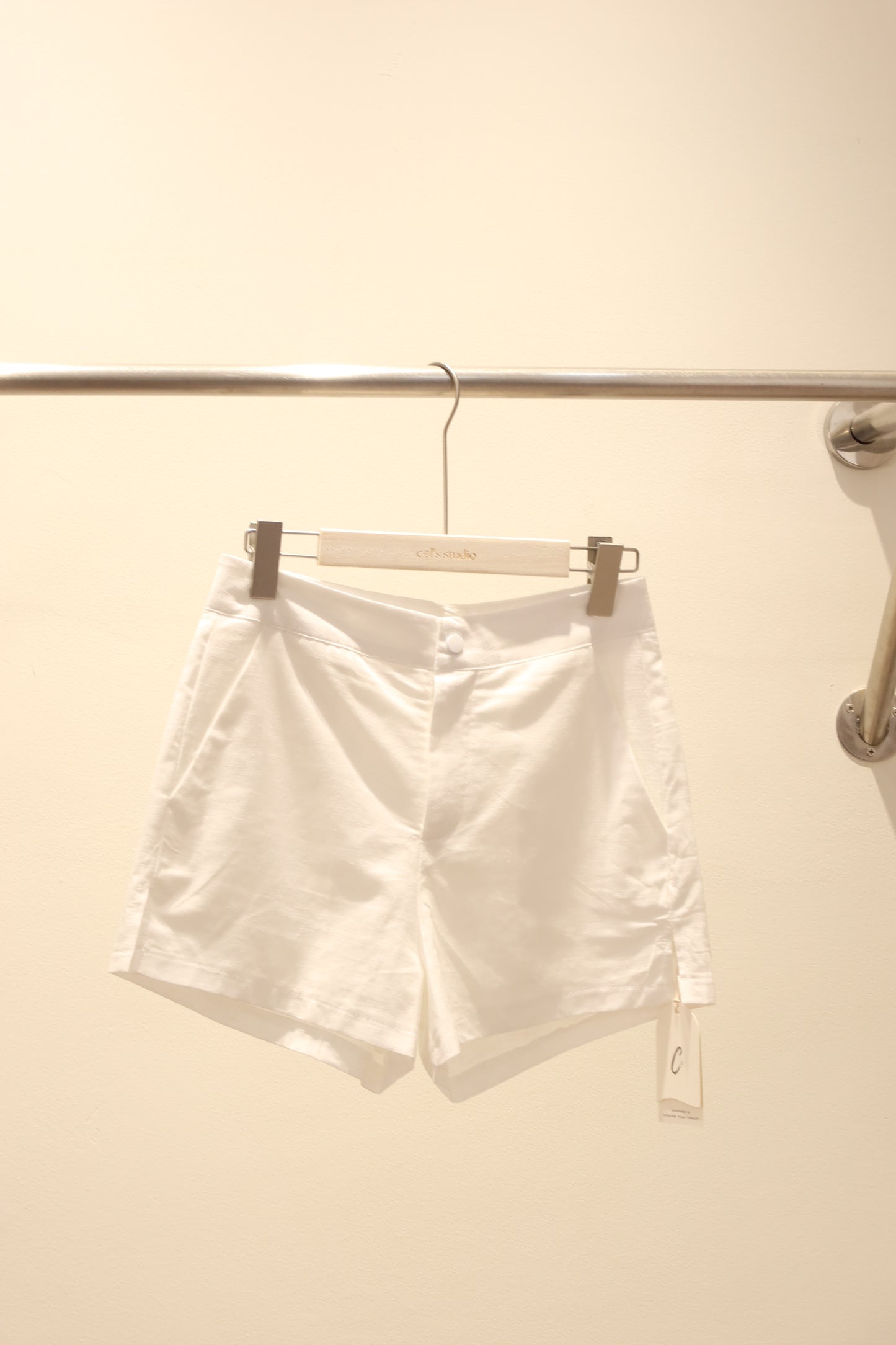 WHITE LINEN SHORTS