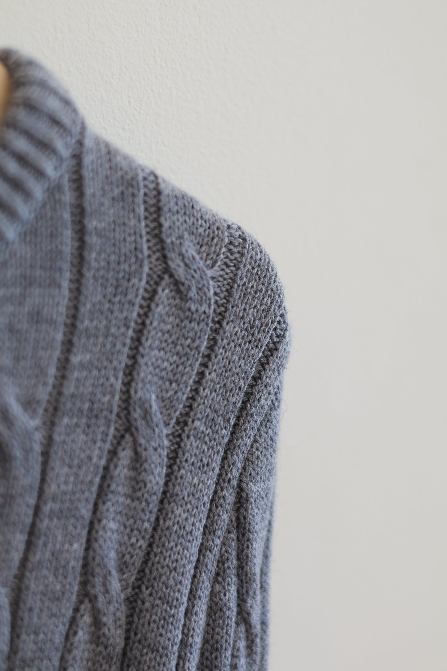 THICK KNITTED CARDIGAN