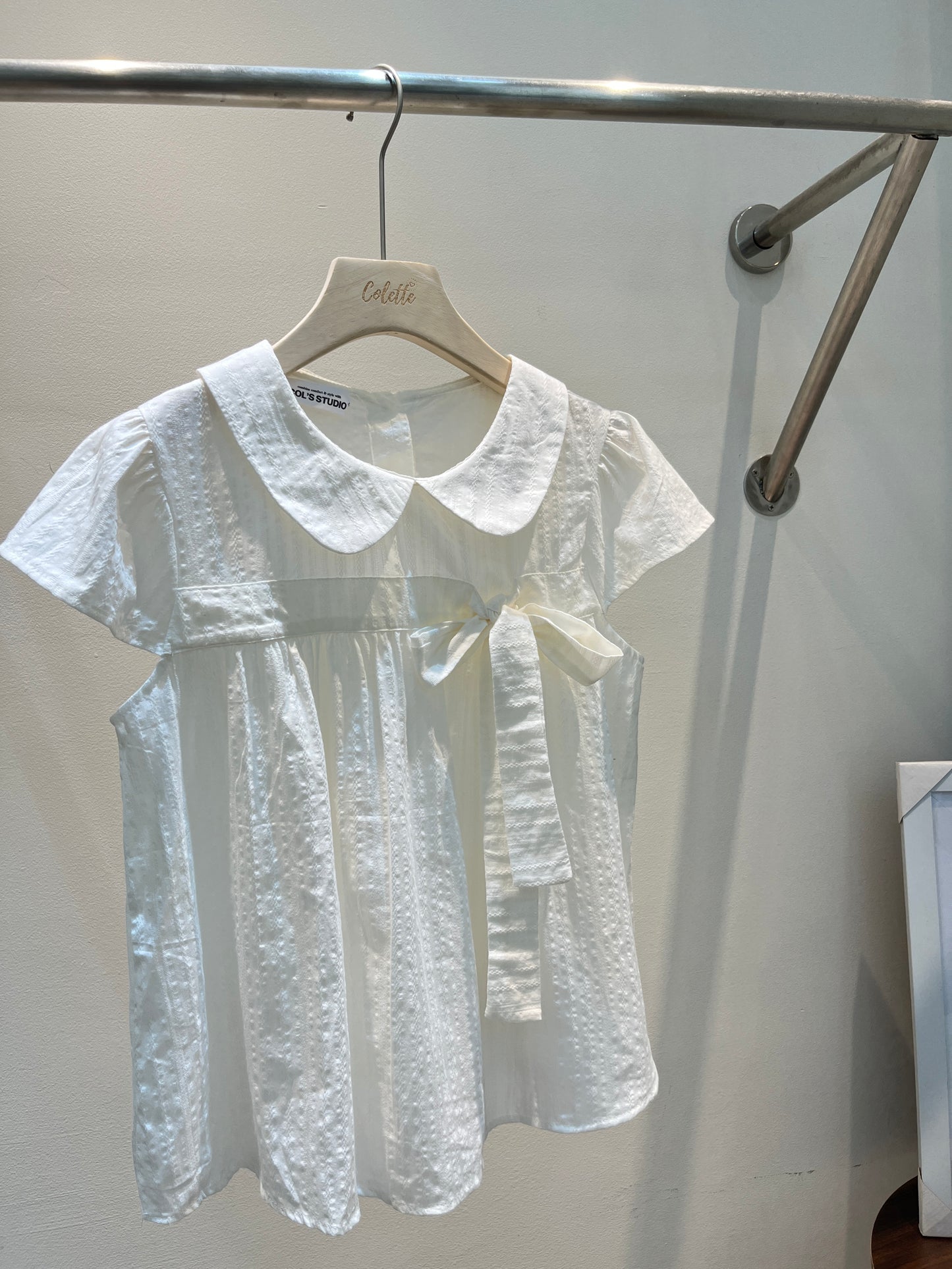 WHITE COLLAR TIED BLOUSE