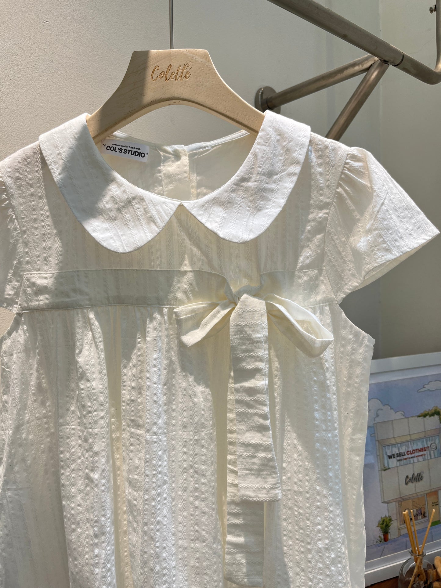 WHITE COLLAR TIED BLOUSE