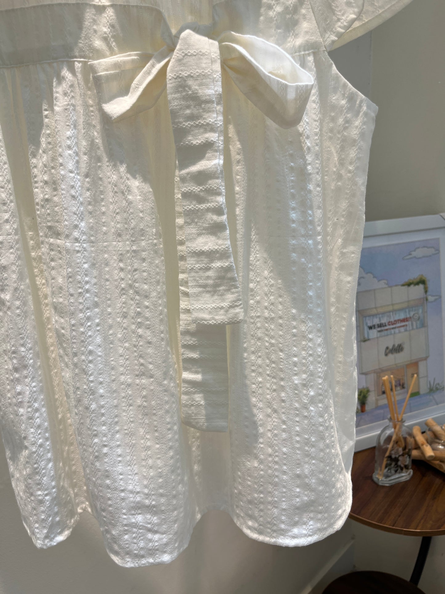 WHITE COLLAR TIED BLOUSE