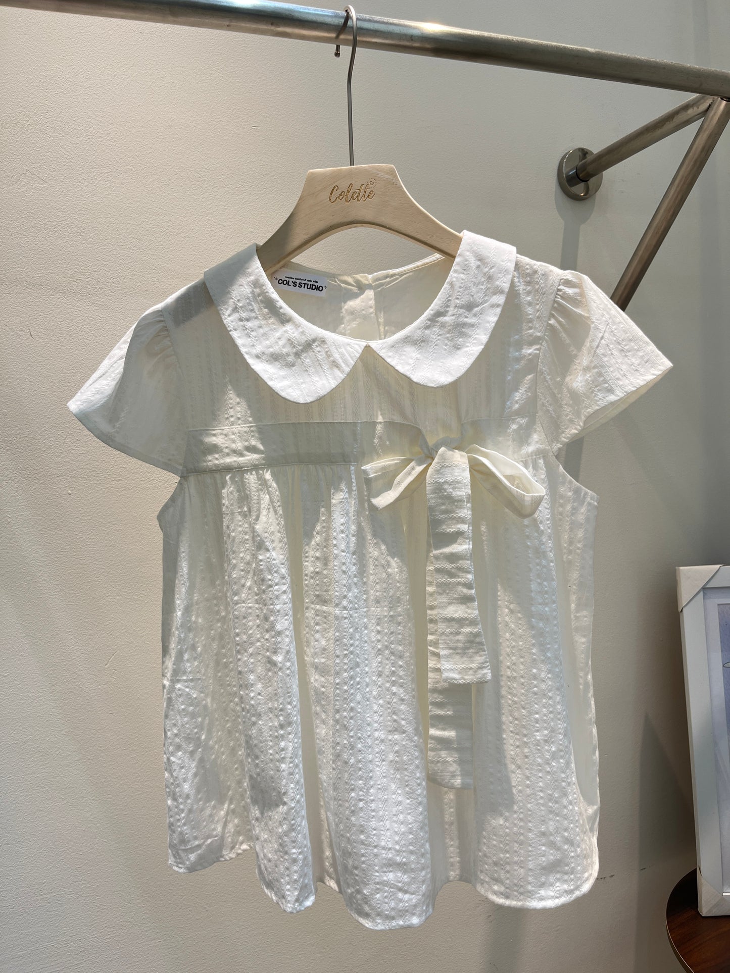 WHITE COLLAR TIED BLOUSE