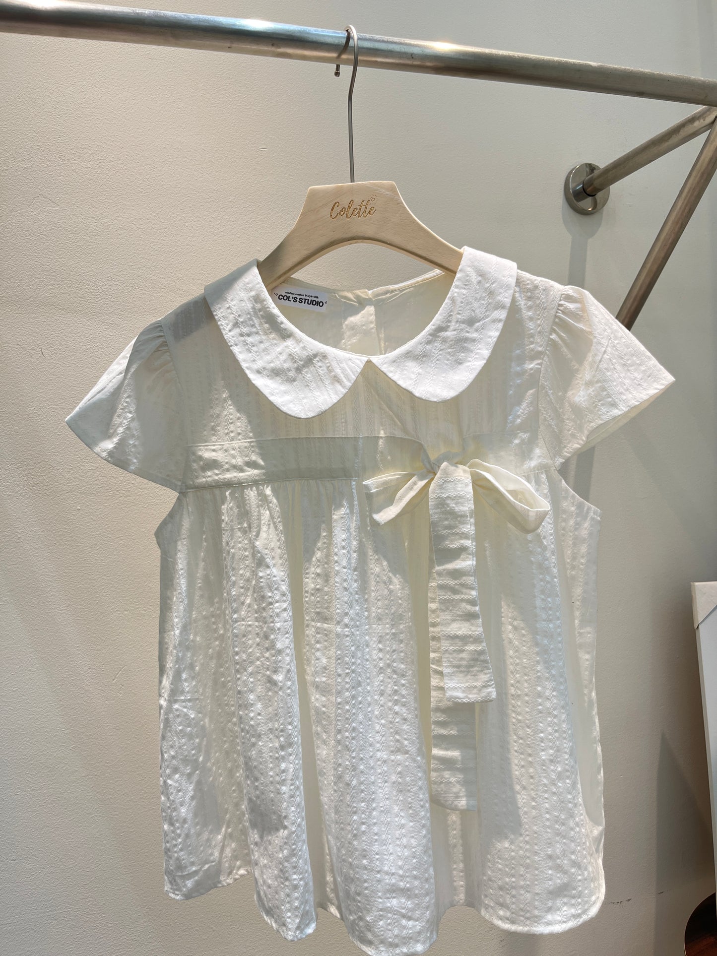 WHITE COLLAR TIED BLOUSE