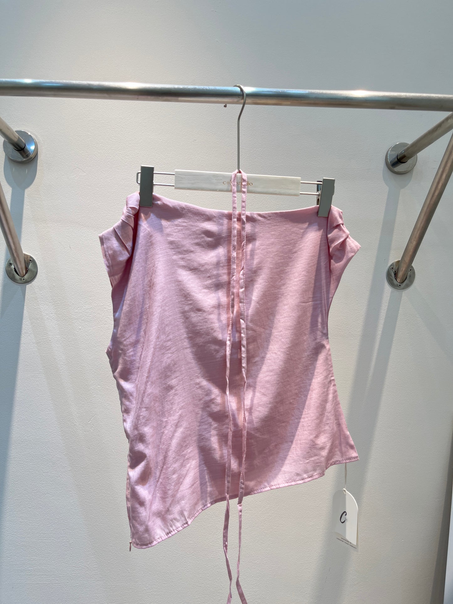 HALF SHOULDER STRAP WAIST TOP