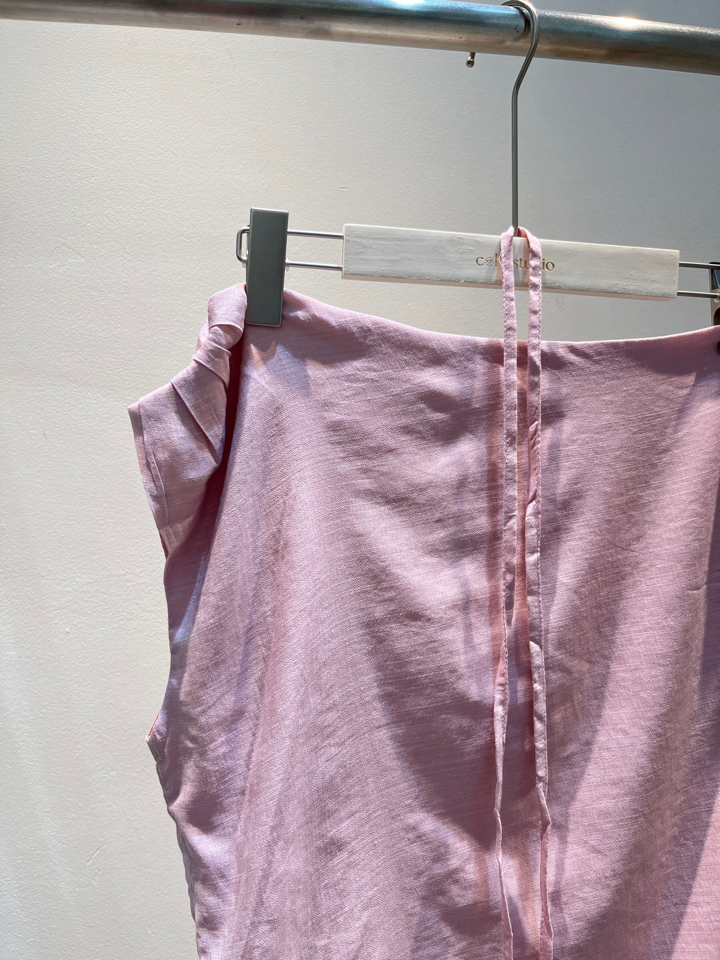 HALF SHOULDER STRAP WAIST TOP