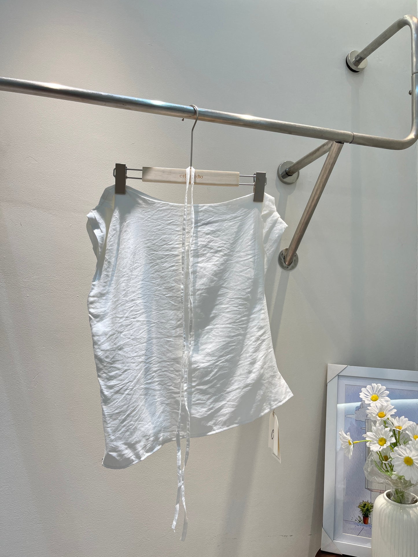 HALF SHOULDER STRAP WAIST TOP