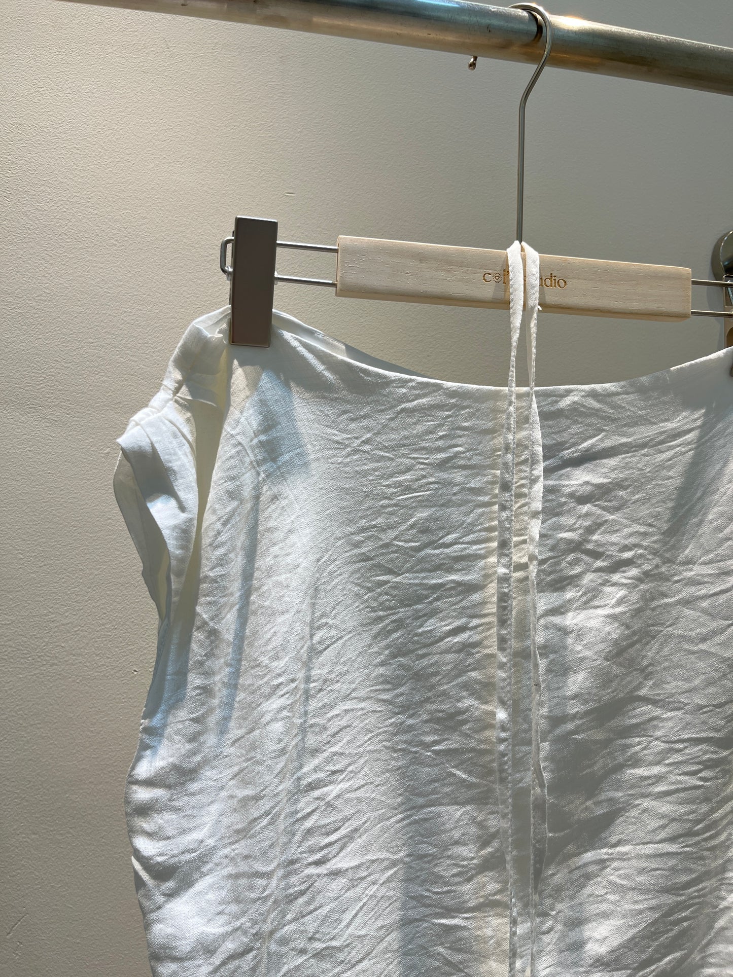 HALF SHOULDER STRAP WAIST TOP