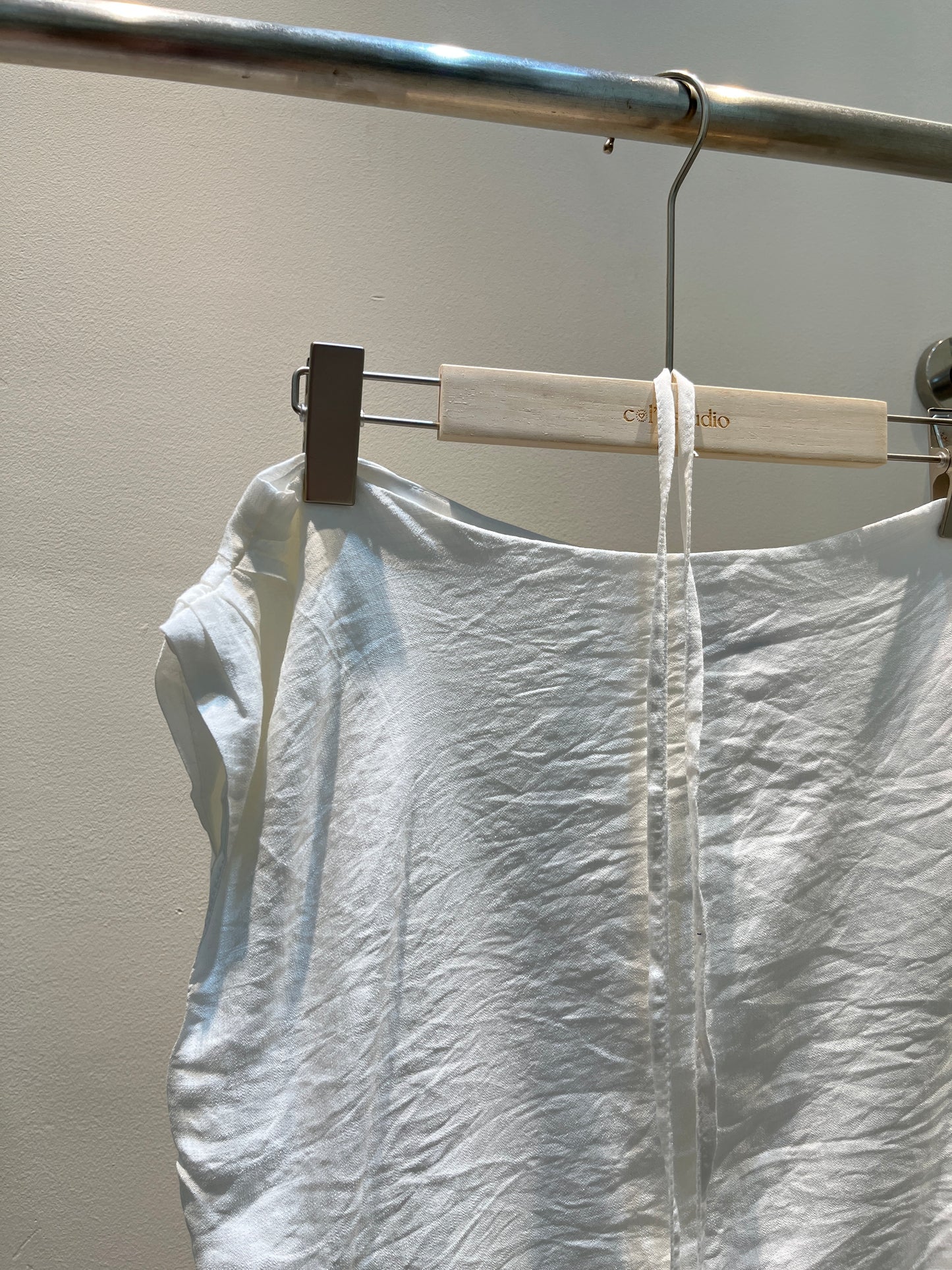 HALF SHOULDER STRAP WAIST TOP